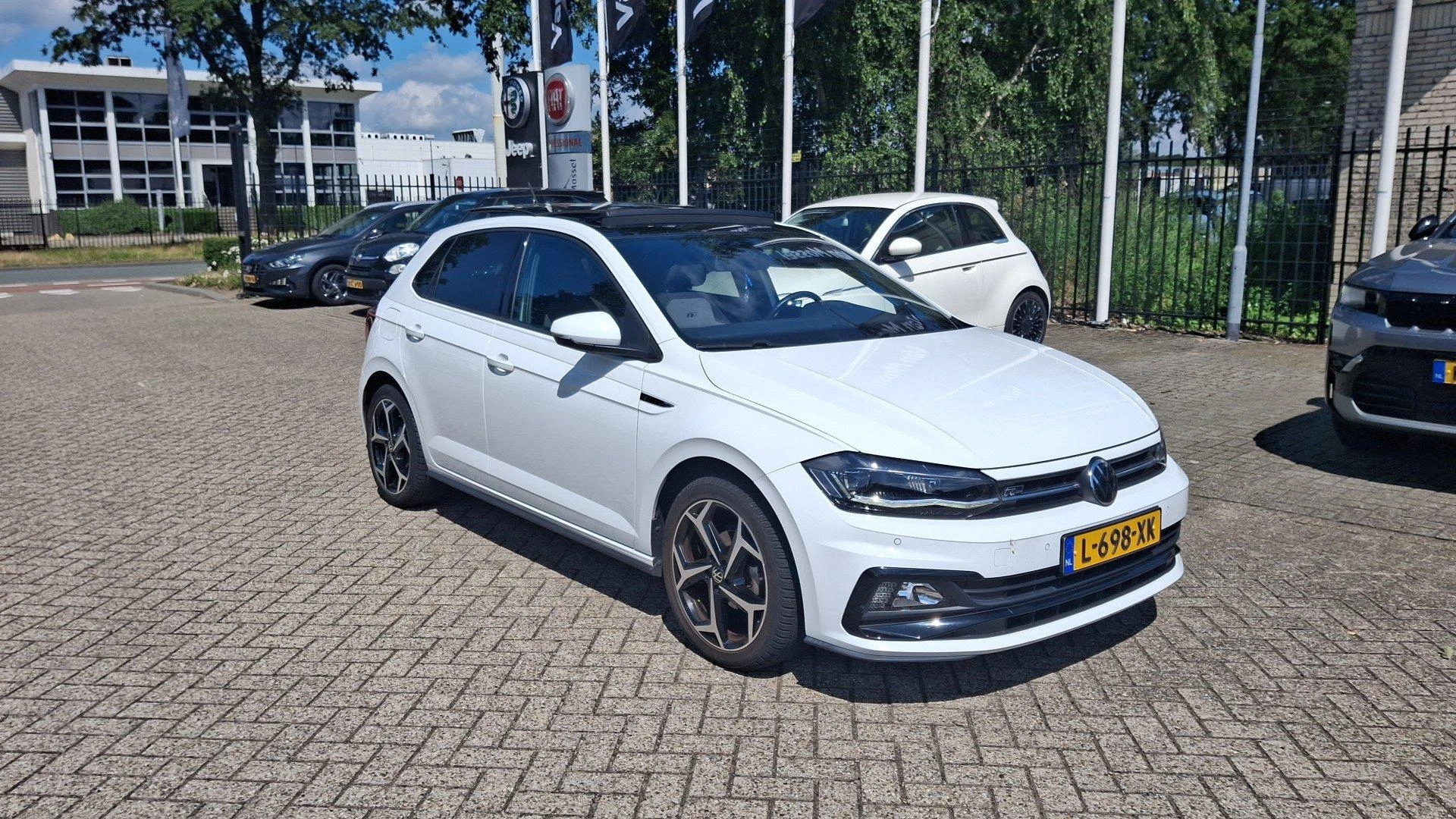 Volkswagen-Polo-image-4