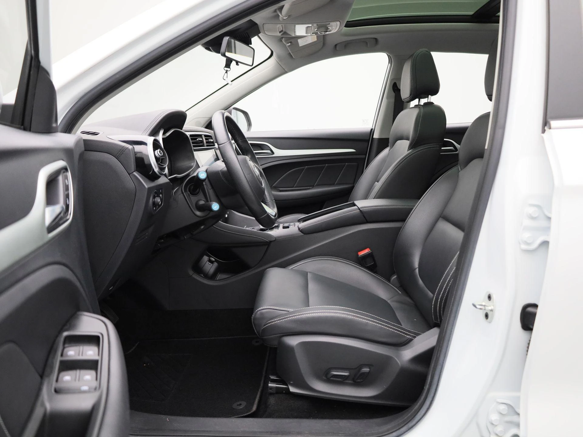 MG-ZS EV-image-10