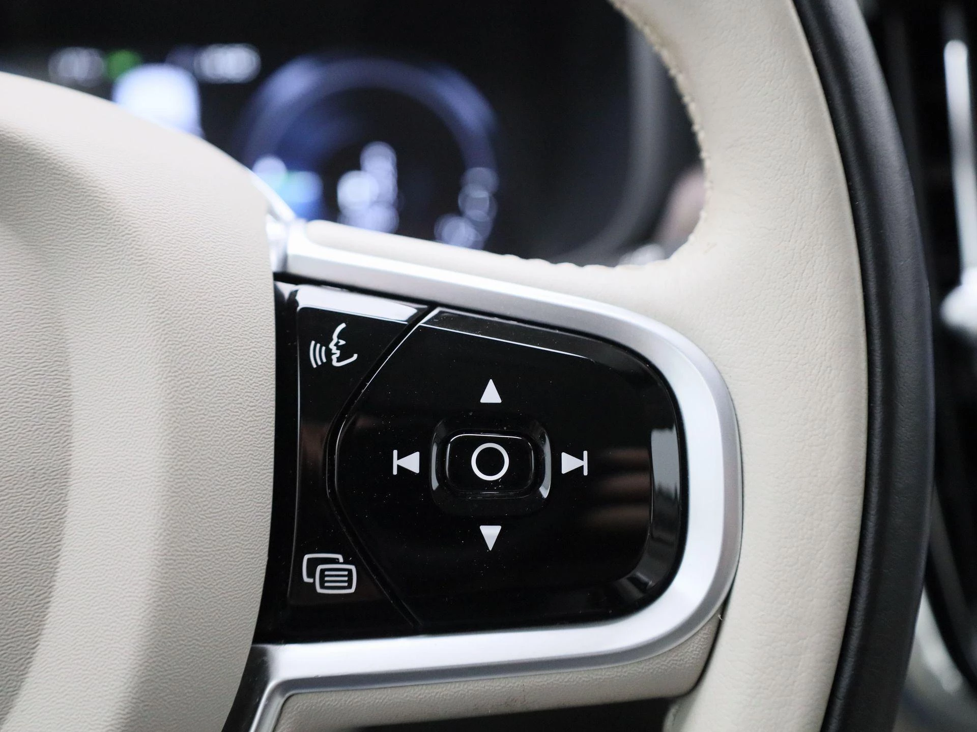 Volvo-V90-image-23