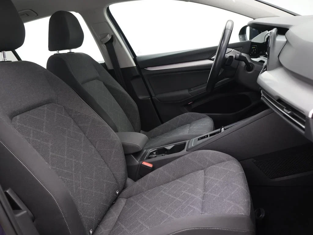 Volkswagen-Golf-image-9
