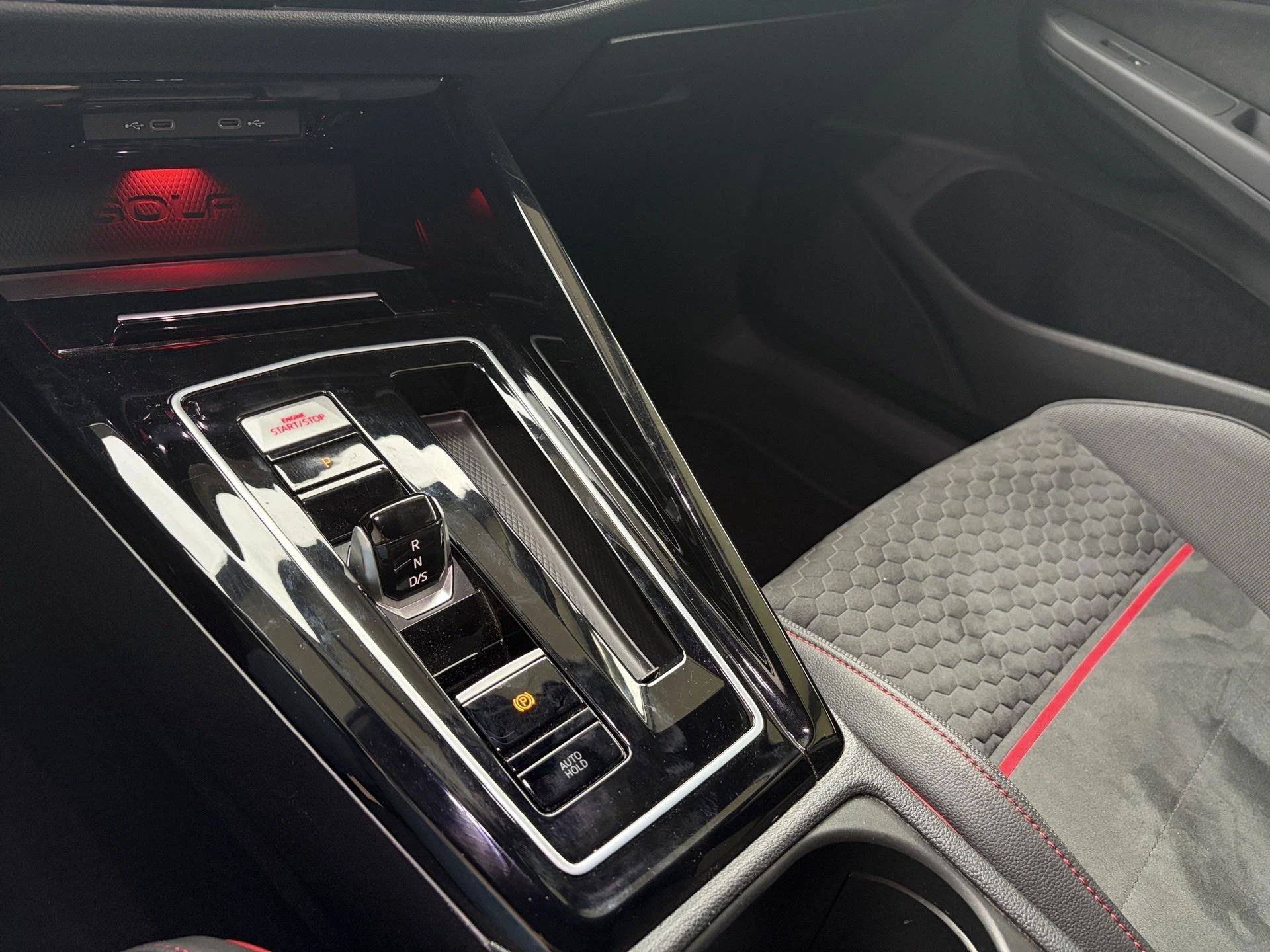 Volkswagen-Golf-image-8