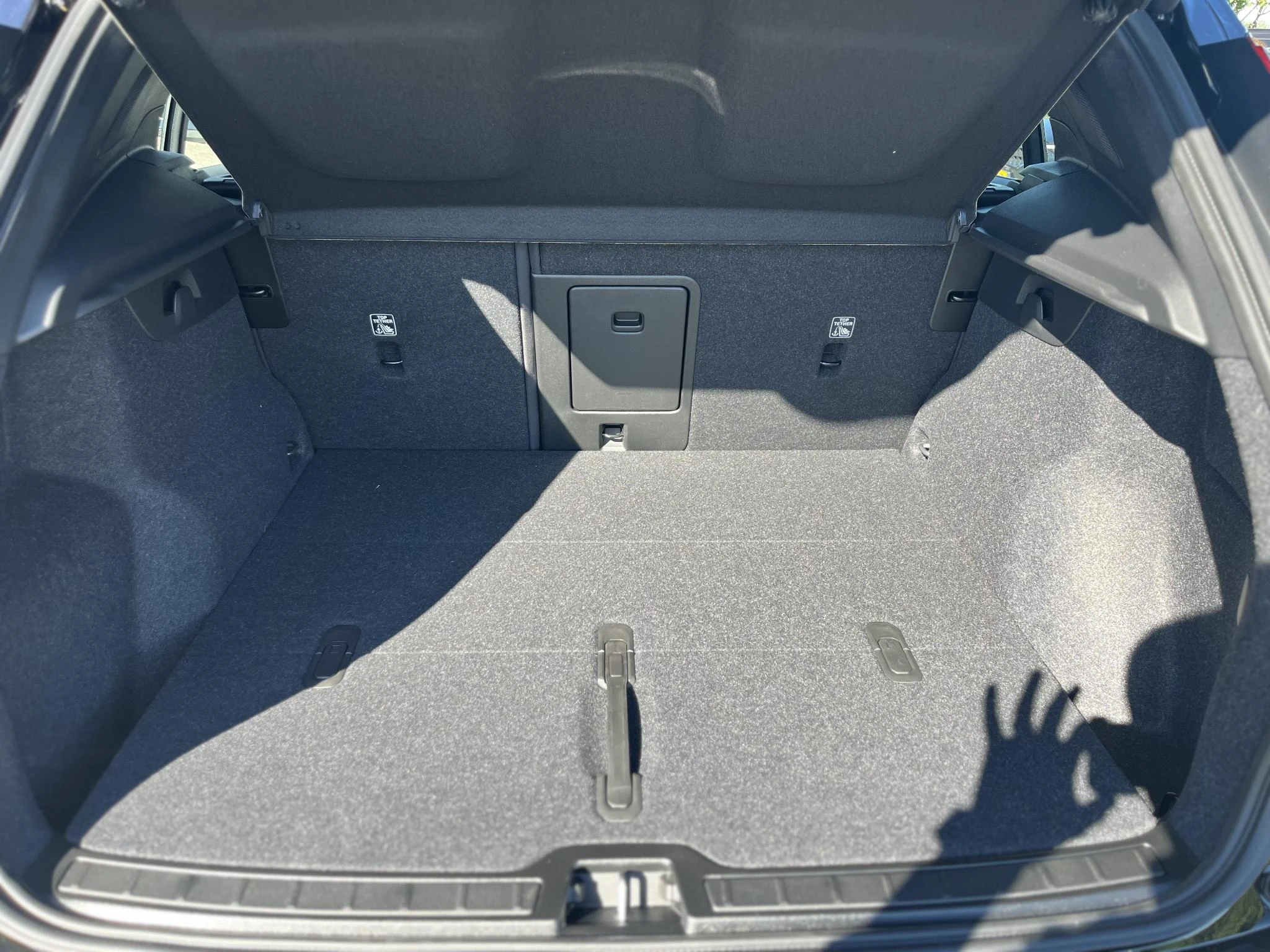 Volvo-EX40-image-14