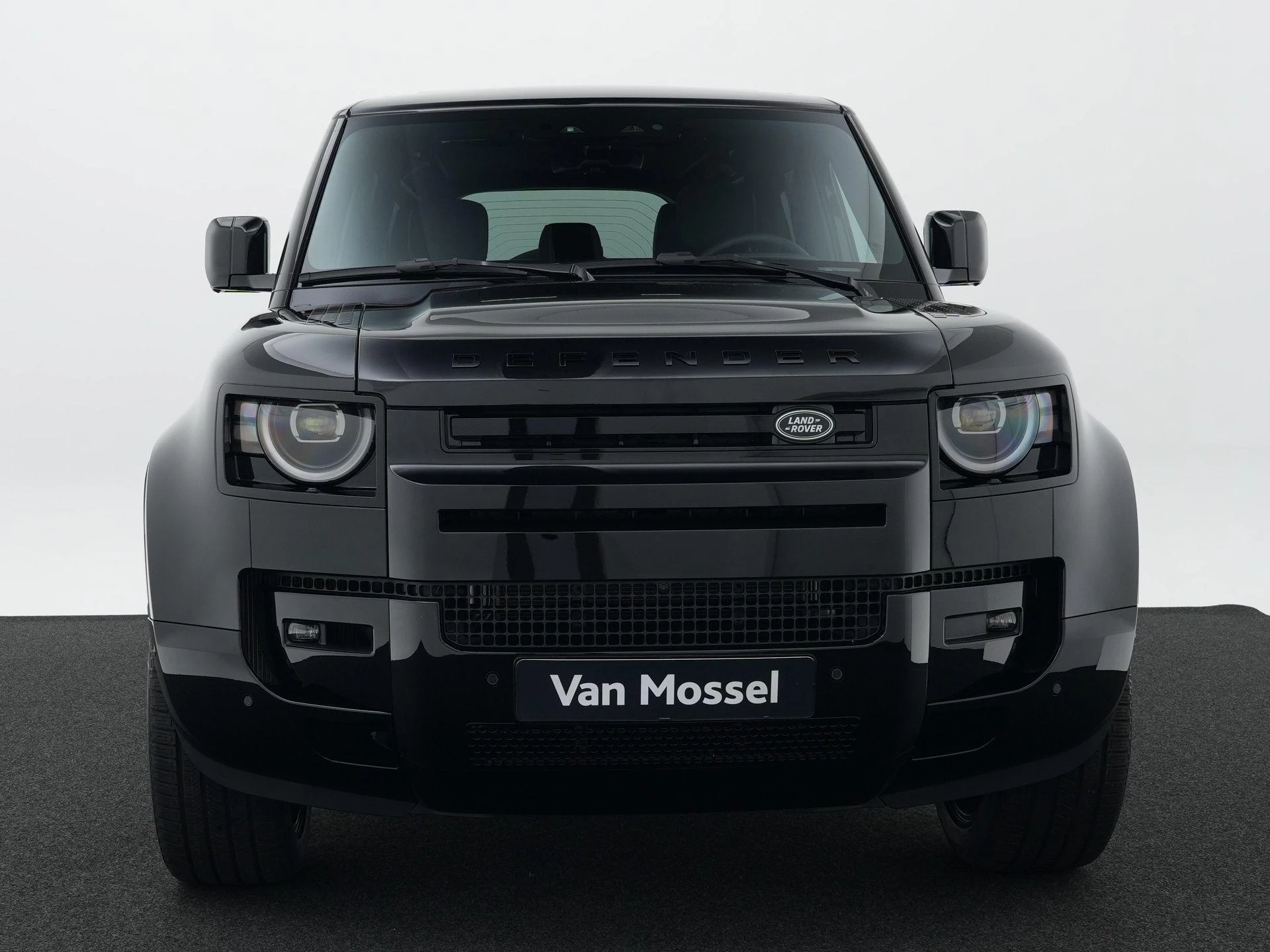 Land Rover-Defender-image-3