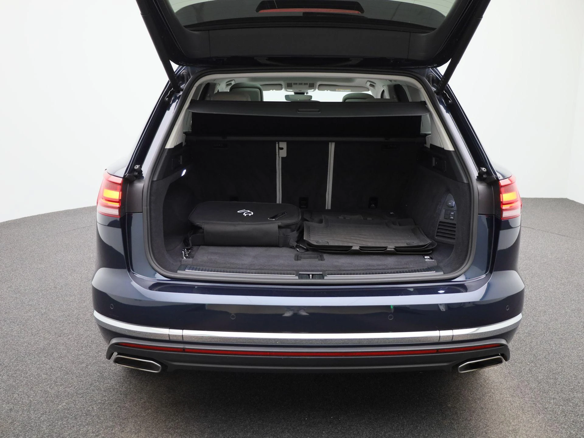 Volkswagen-Touareg-image-12