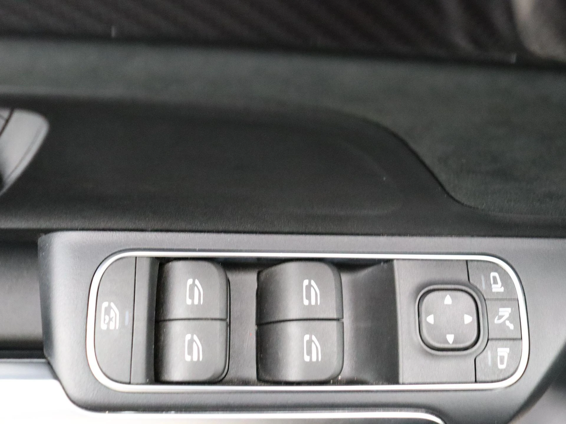 Mercedes-Benz-GLA-image-10