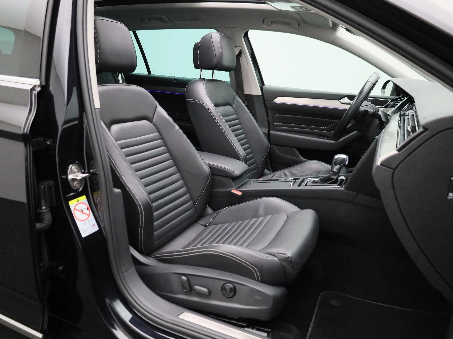 Volkswagen-Passat-image-43