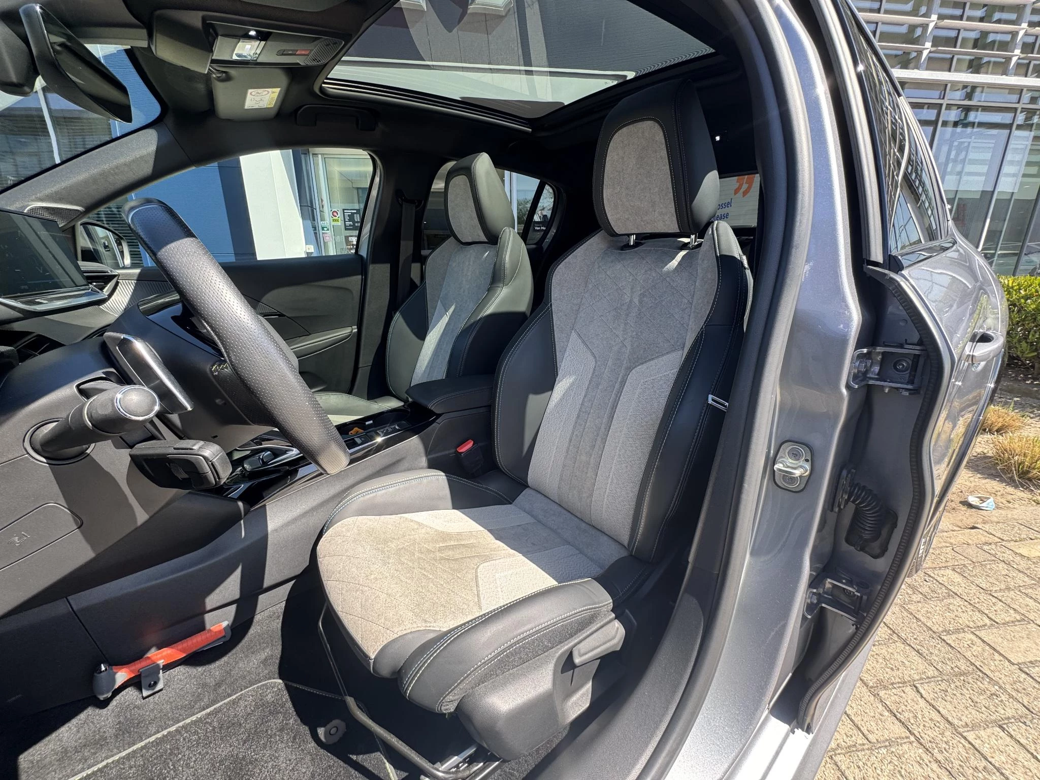 Peugeot-208-image-16