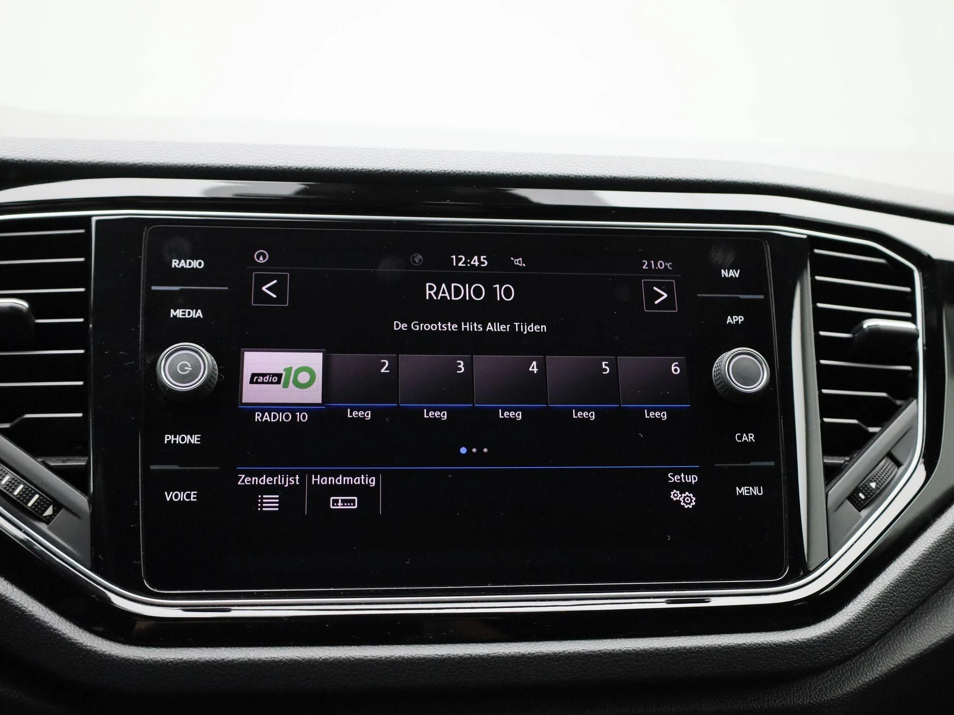 Volkswagen-T-Roc-image-16