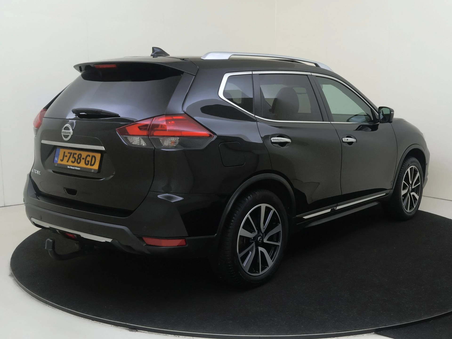 Nissan-X-Trail-image-3