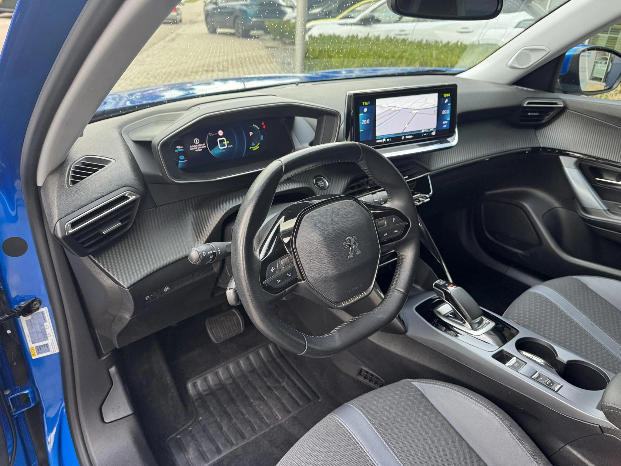 Peugeot-e-2008-image-8