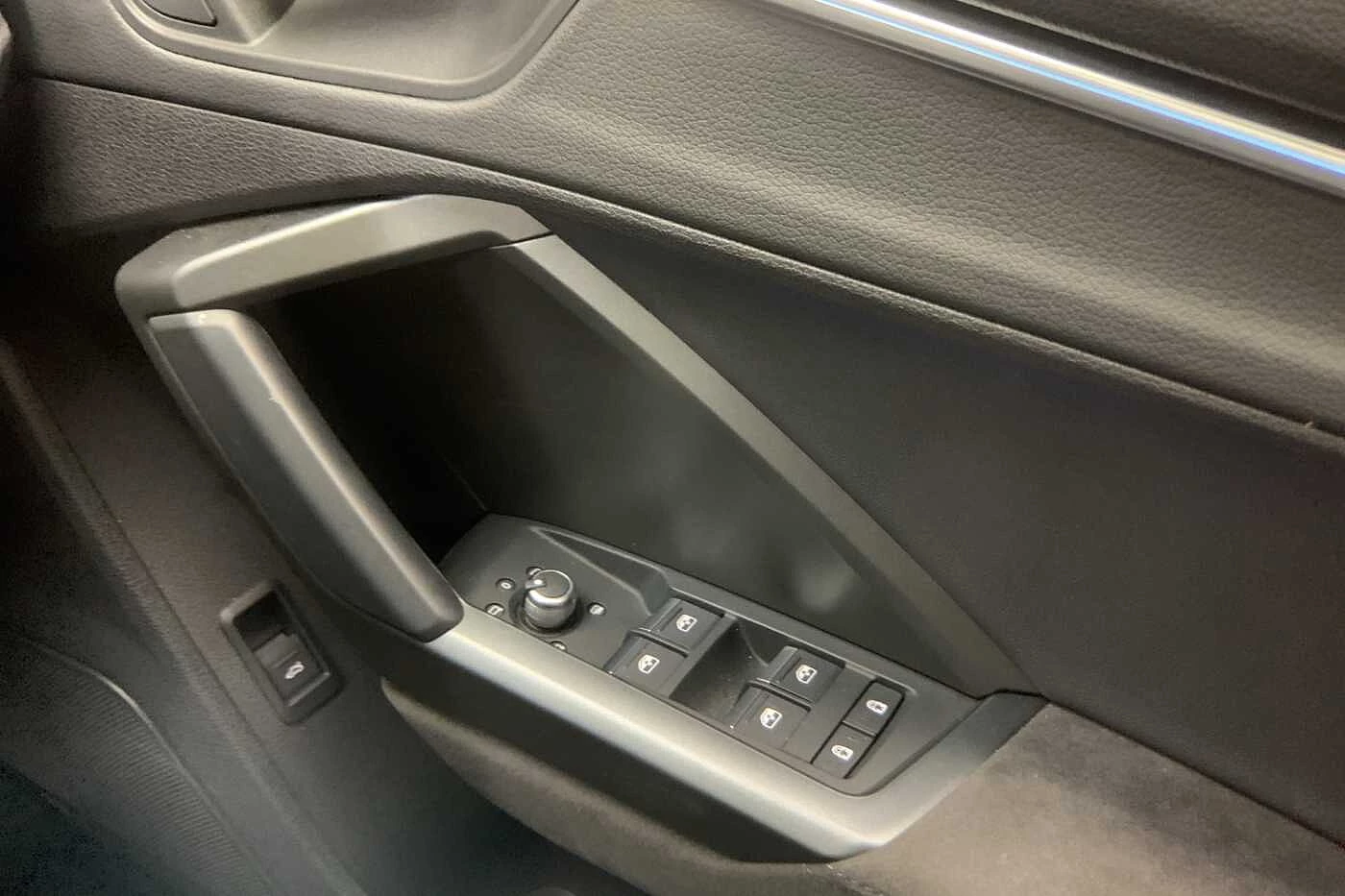 Audi-RSQ3-image-22