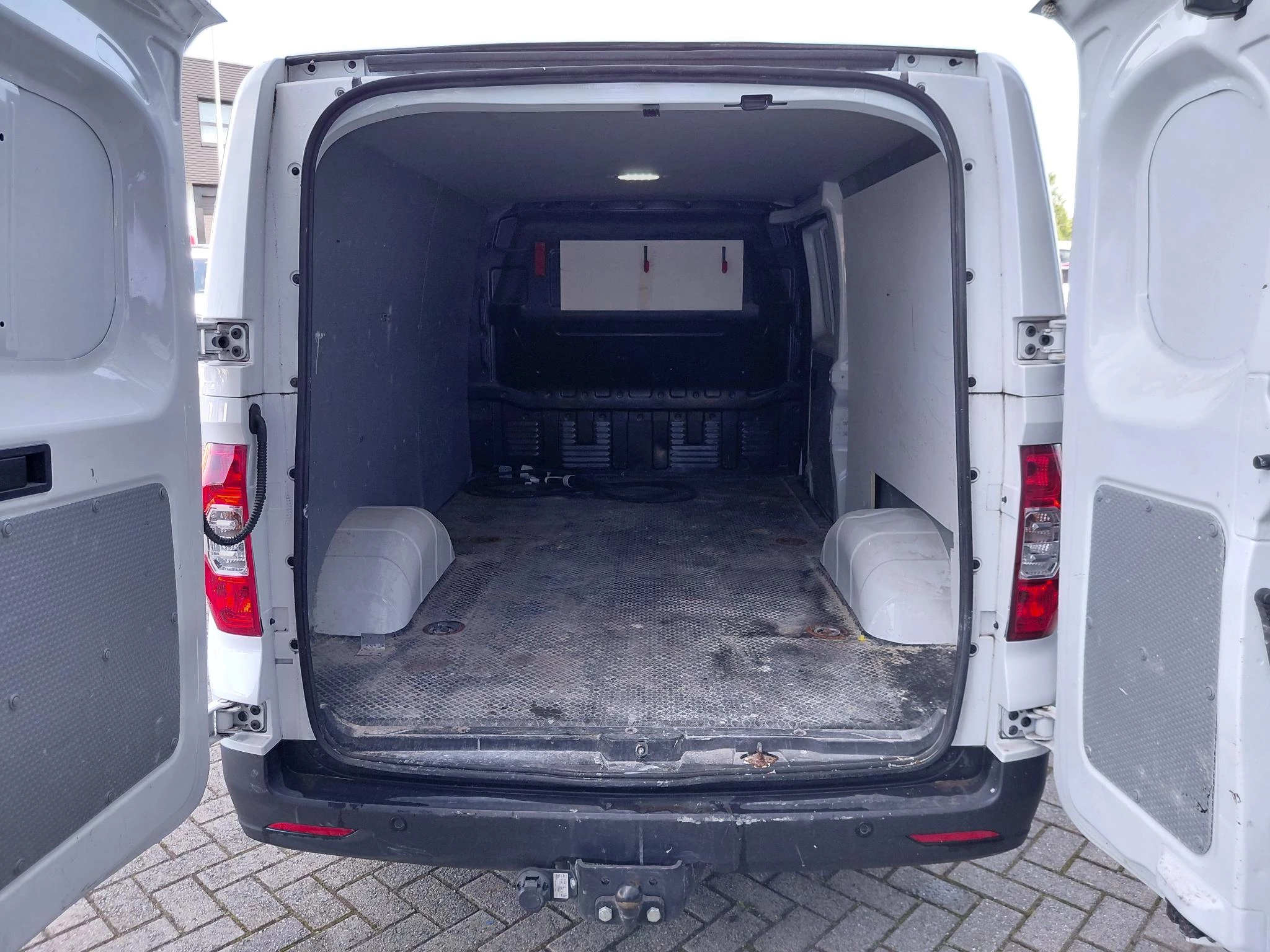 Maxus eDeliver3 L2 50 kWh
