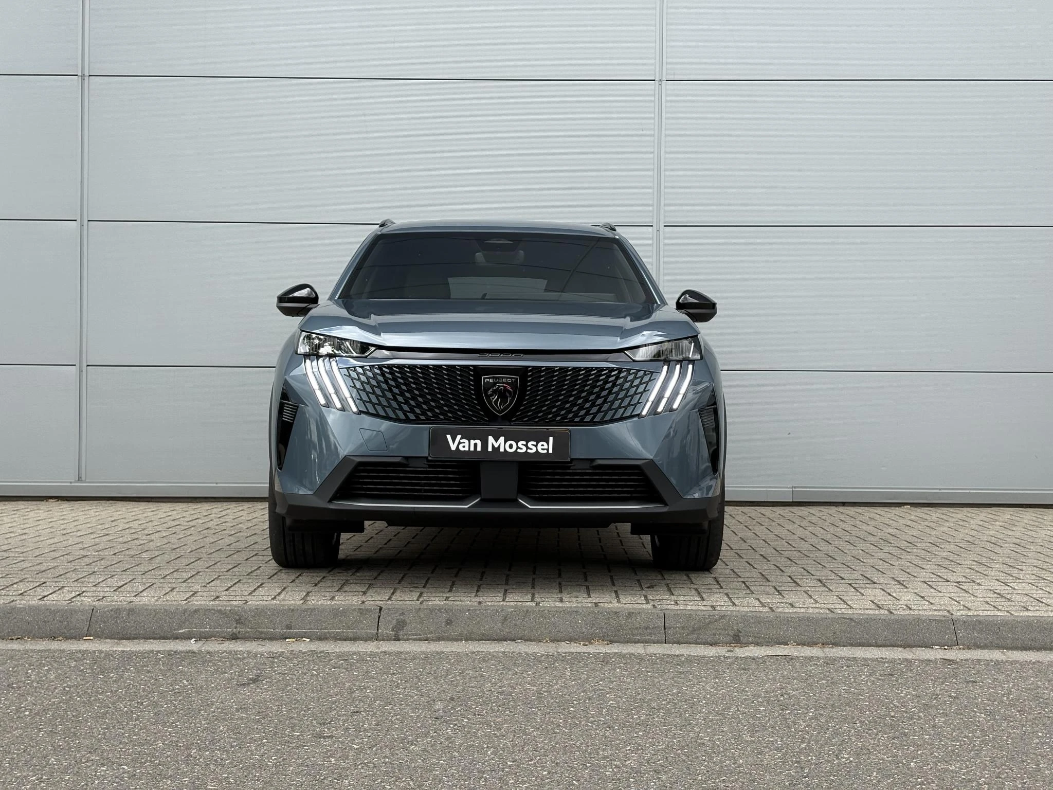 Peugeot-e-5008-image-8