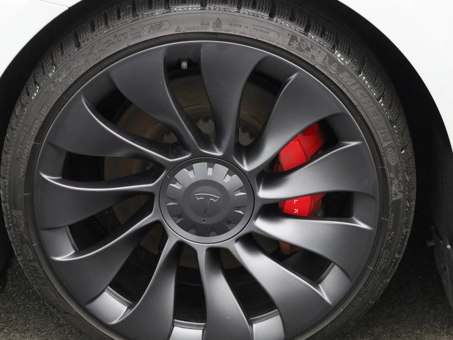 Tesla-Model 3-image-12