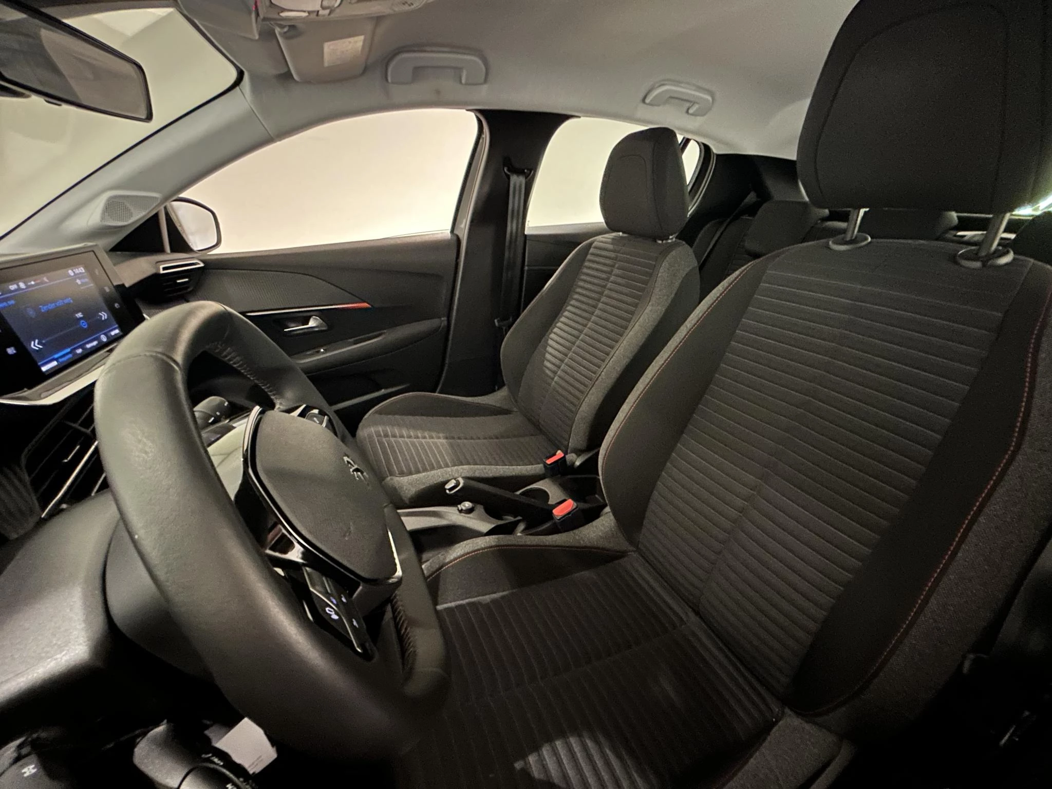 Peugeot-208-image-16