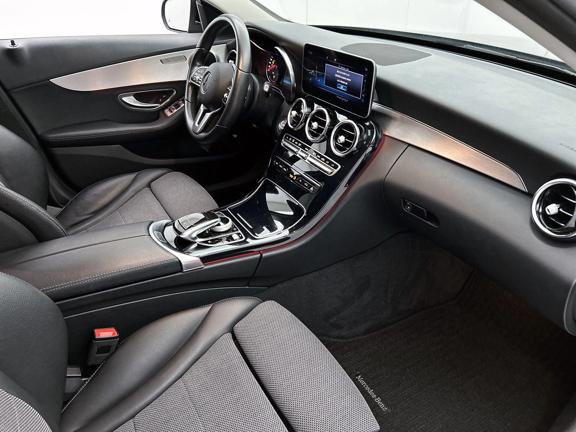 Mercedes-Benz C-Klasse 180 Premium Pack