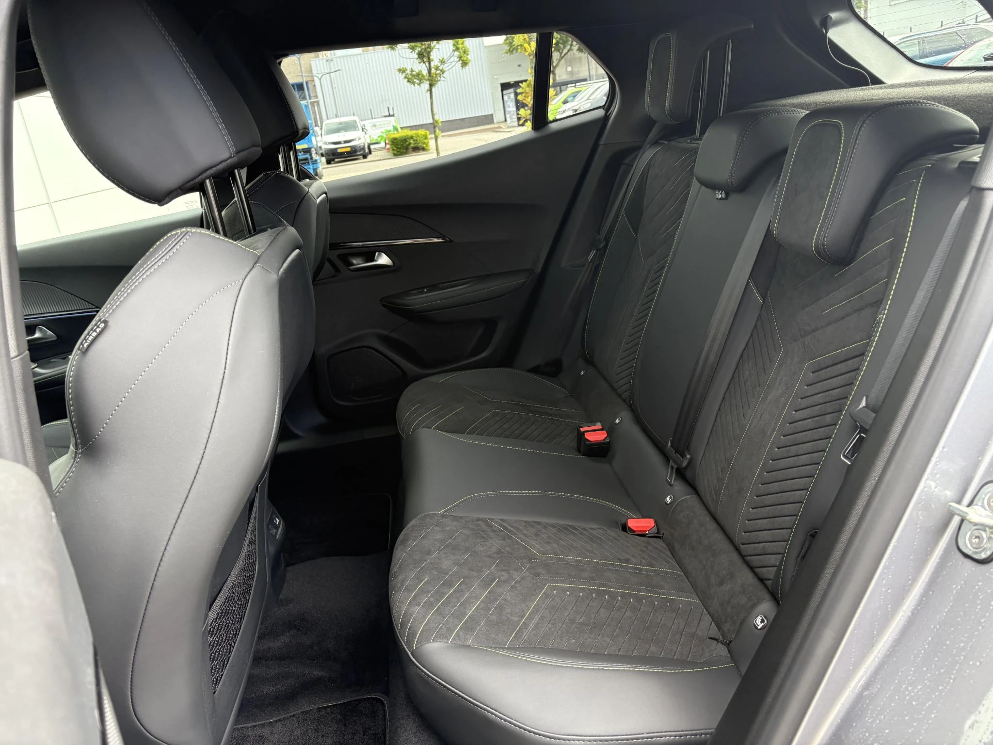 Peugeot-e-2008-image-10