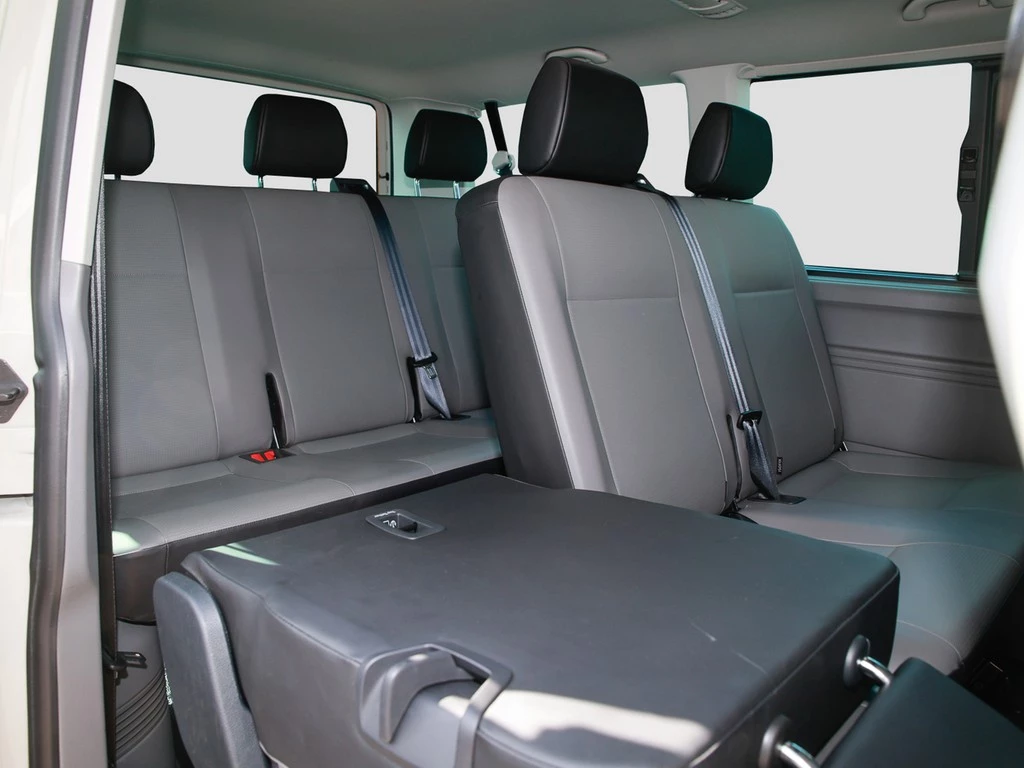 Volkswagen-Transporter-image-9