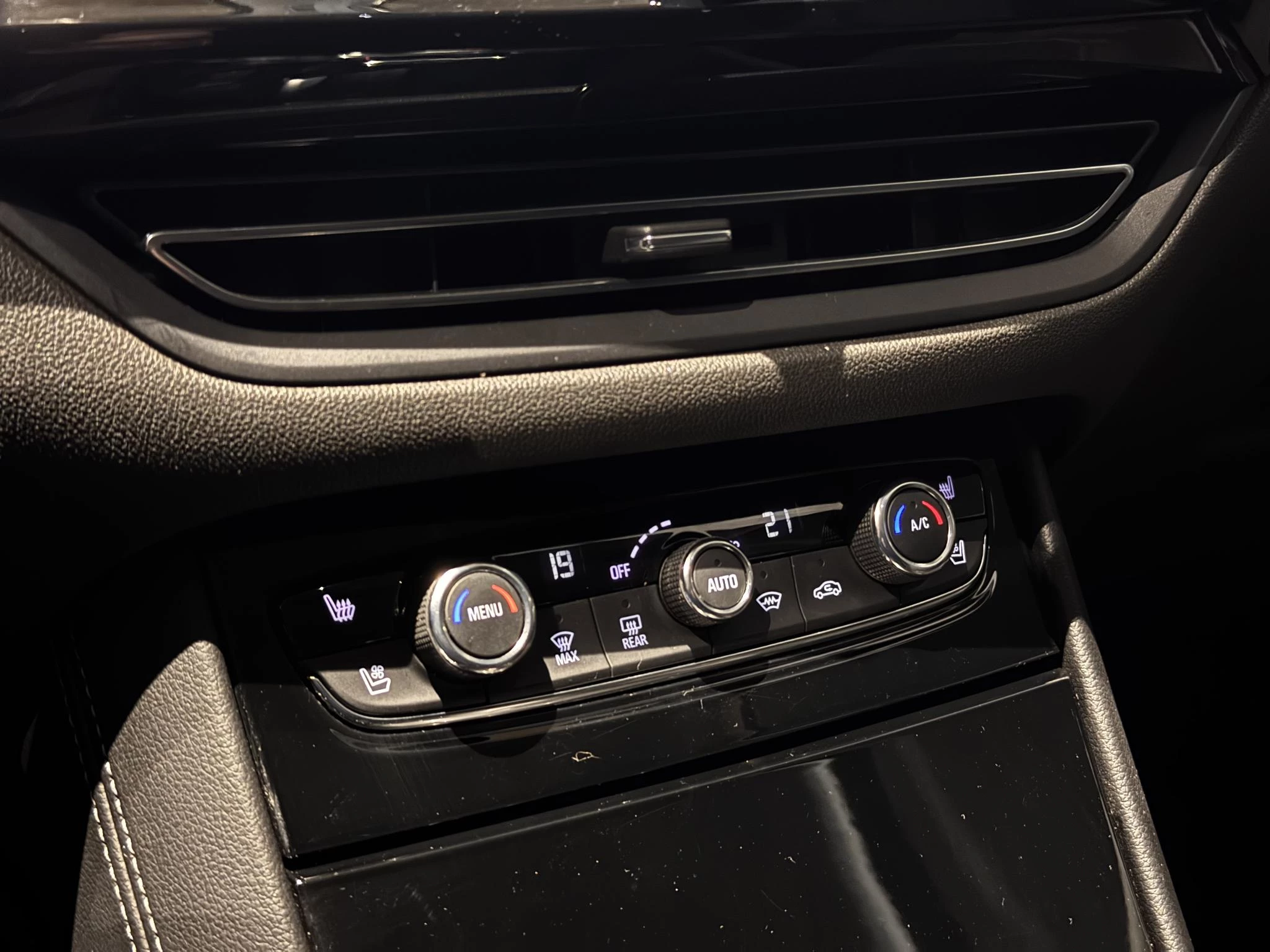 Opel-Grandland-image-16