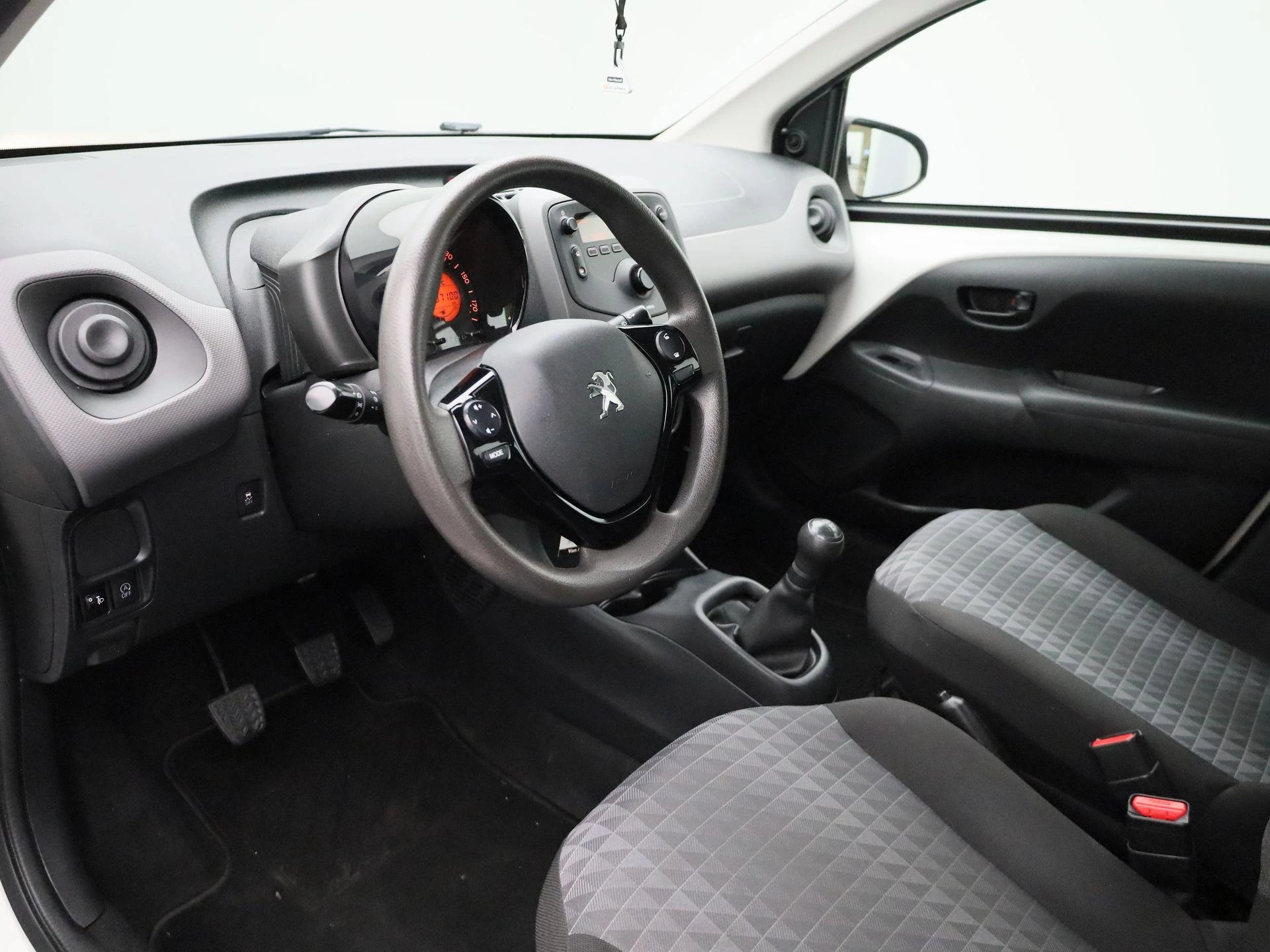 Peugeot-108-image-21