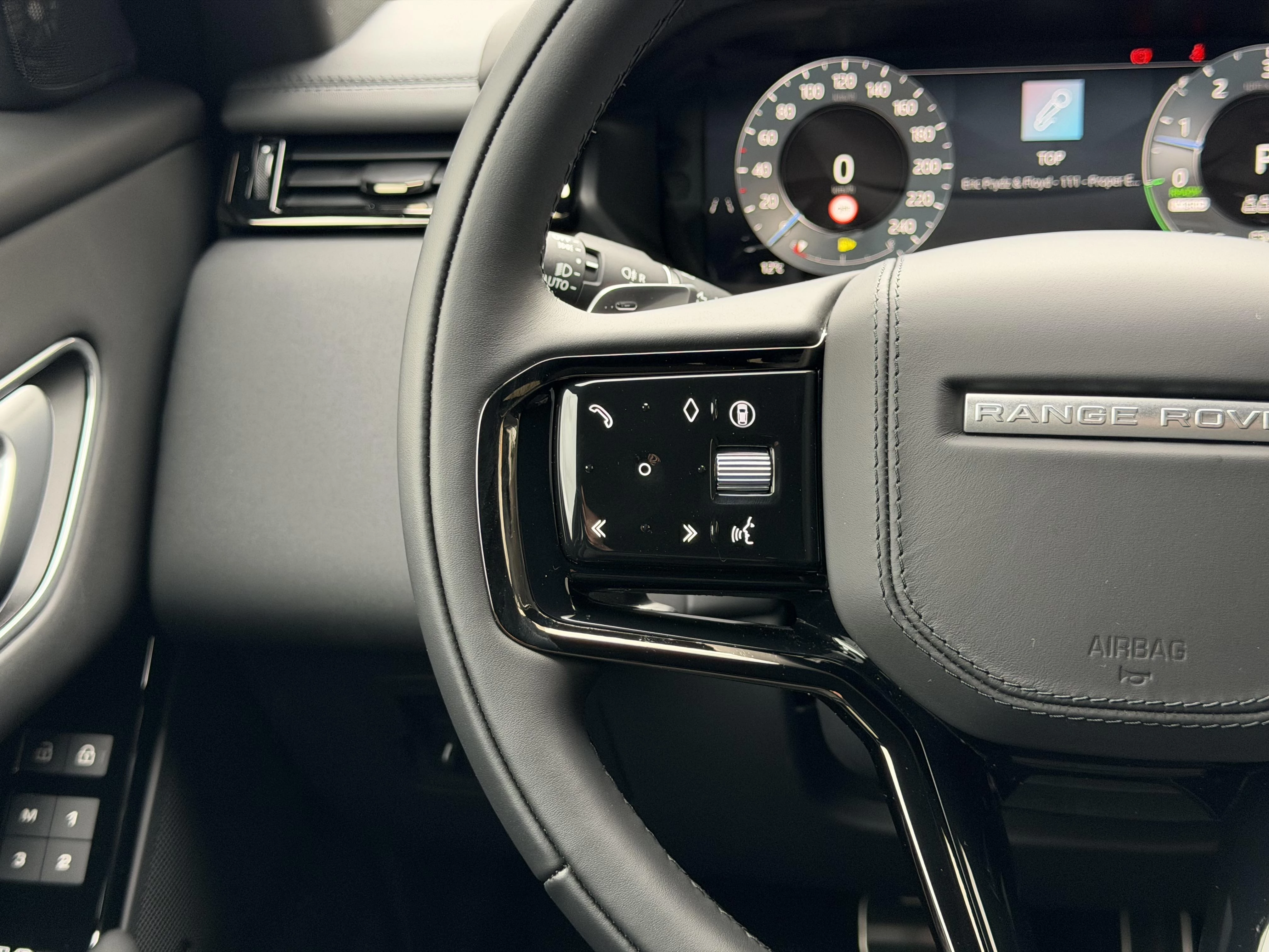 Land Rover Range Rover Velar P400e Dynamic SE AWD Auto. 26.5MY