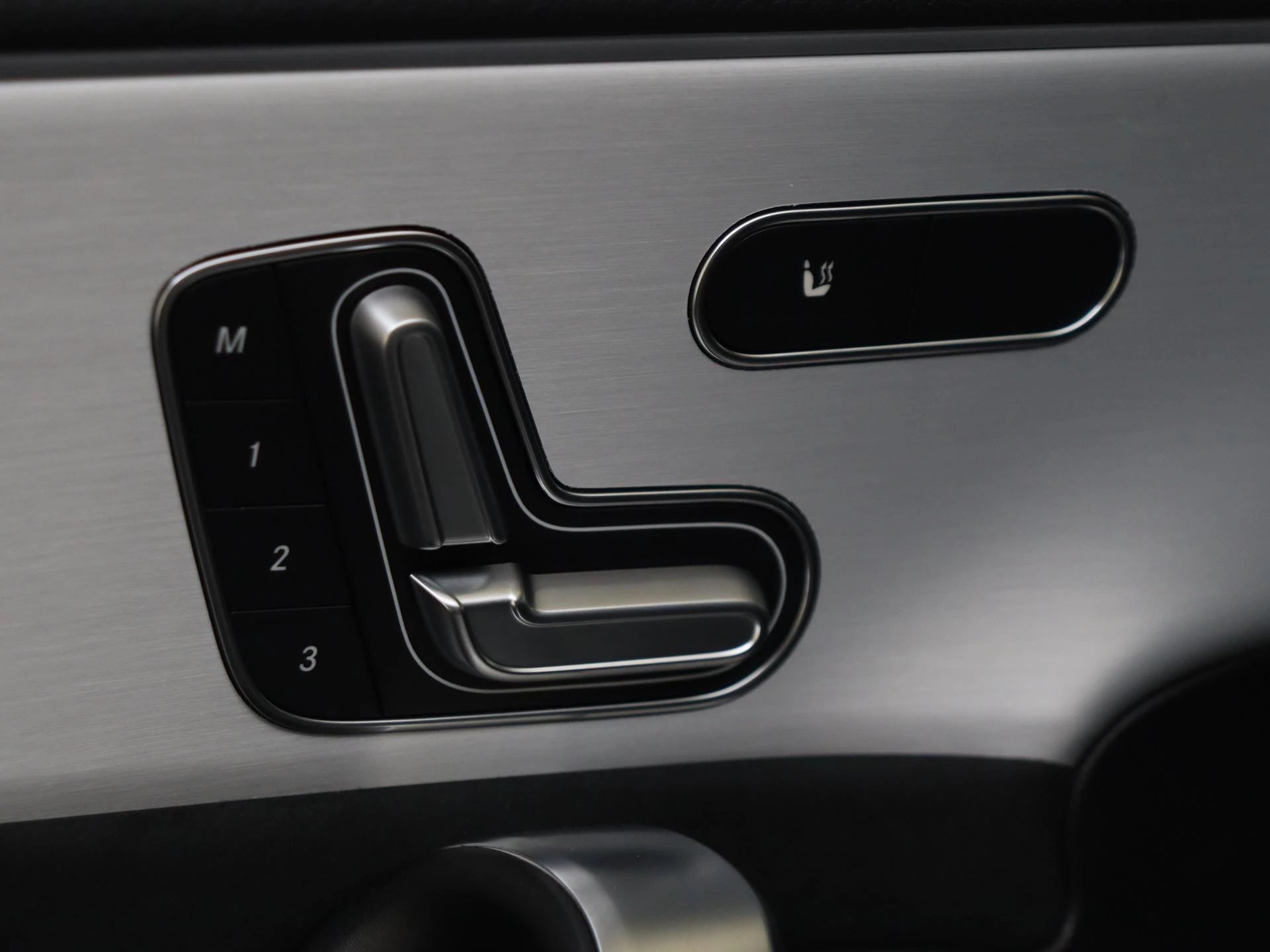 Mercedes-Benz-A-Klasse-image-25