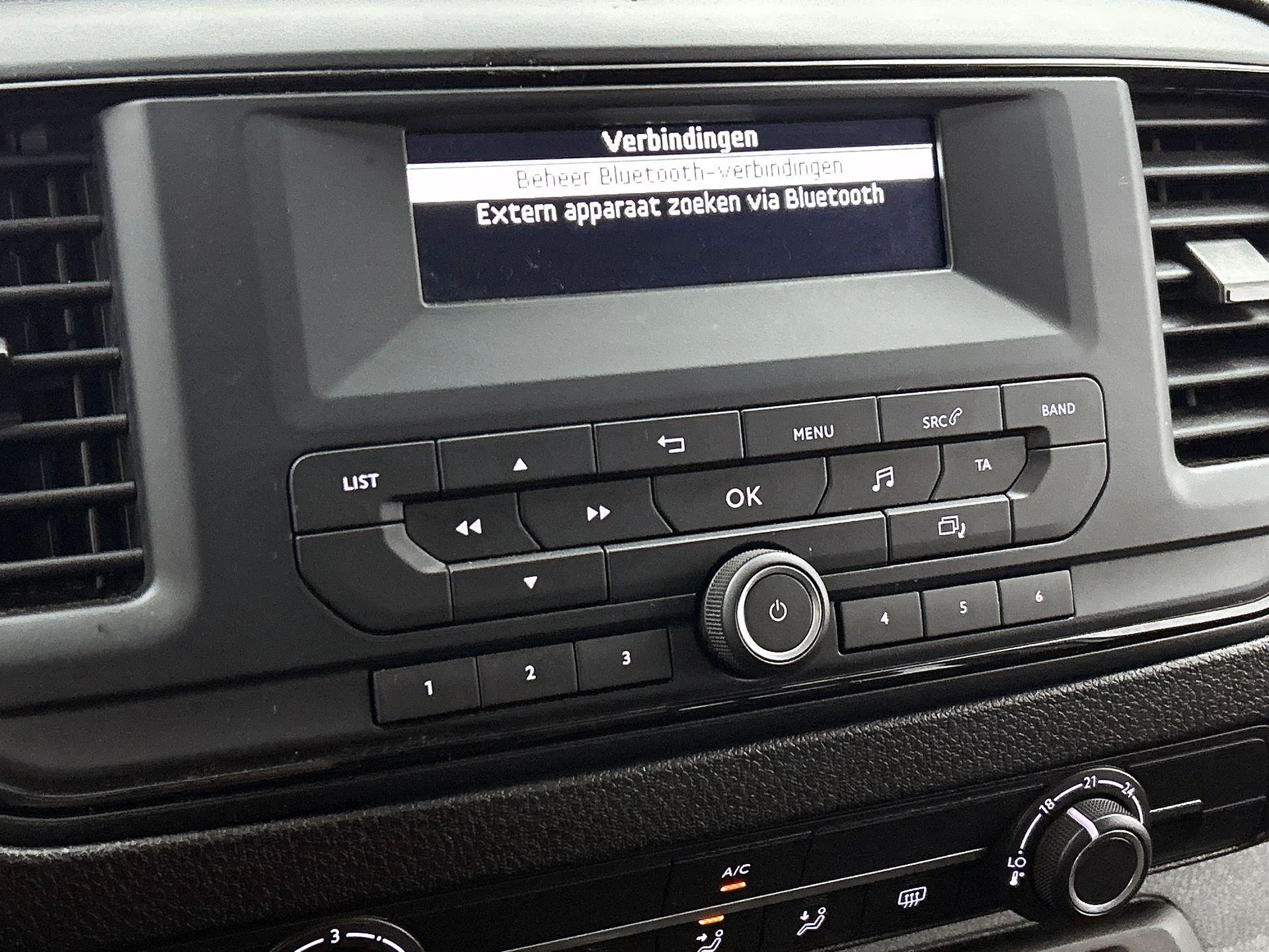 Opel-Vivaro-e-image-14