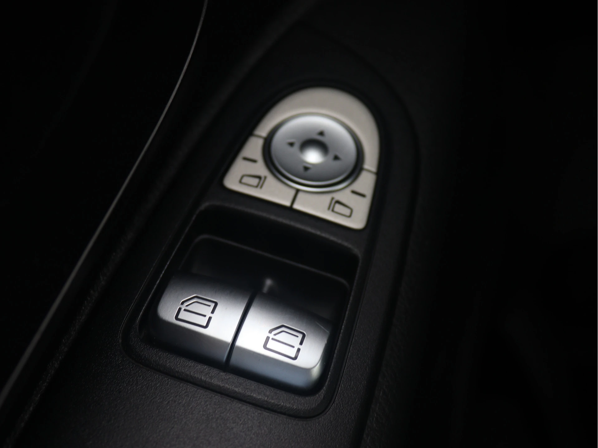 Mercedes-Benz-Vito-image-4