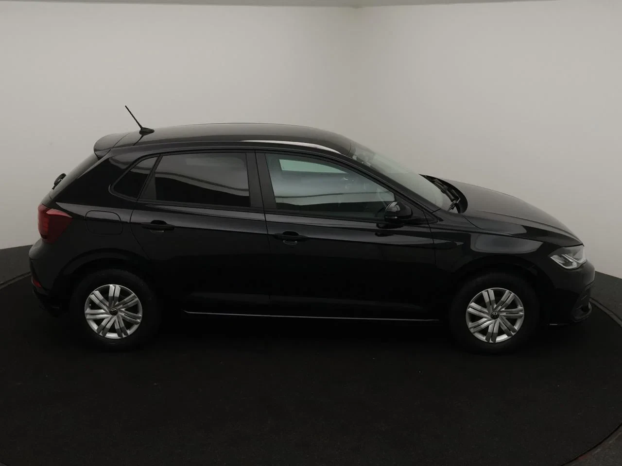 Volkswagen-Polo-image-1