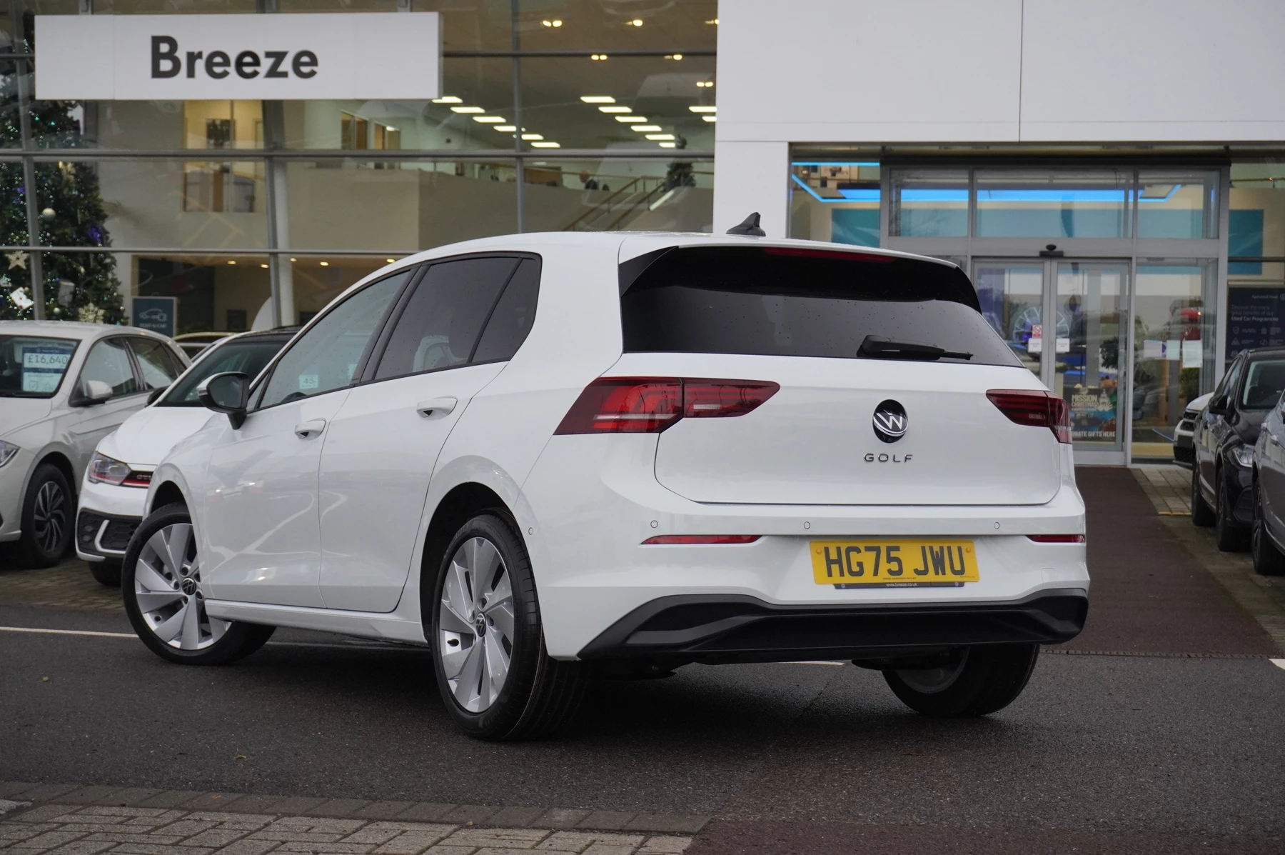 Volkswagen-Golf-image-2