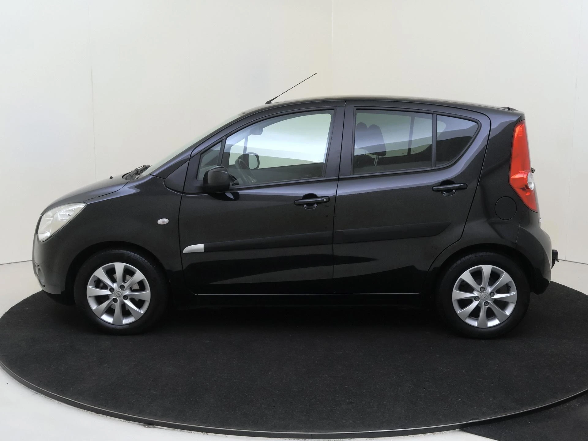 Opel-Agila-image-6