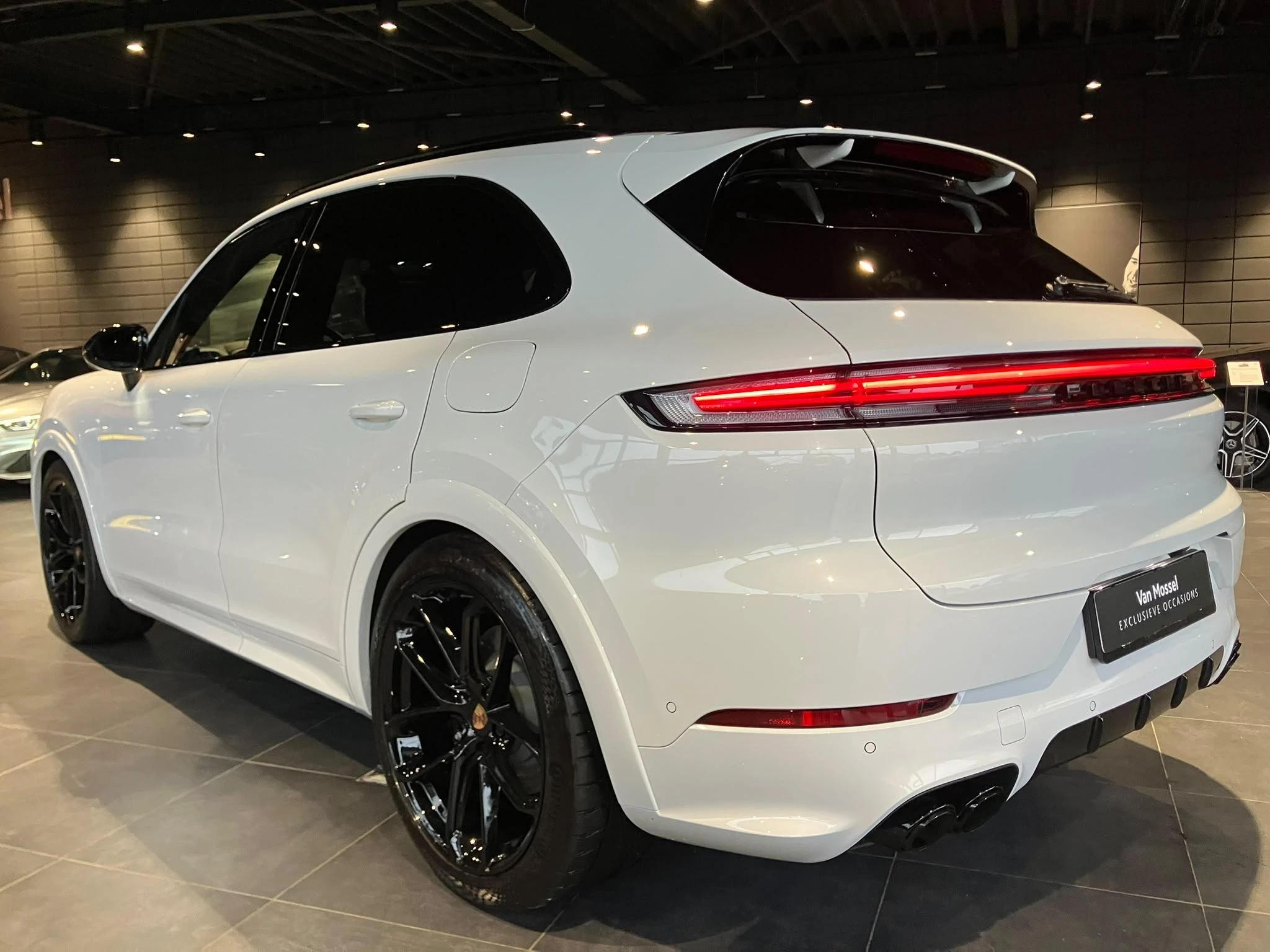 Porsche-Cayenne-image-5