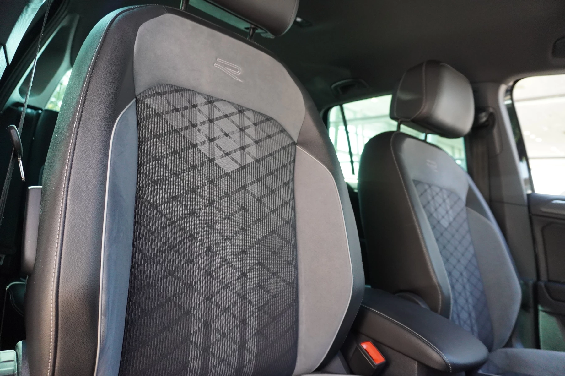 Volkswagen-Tiguan-image-13