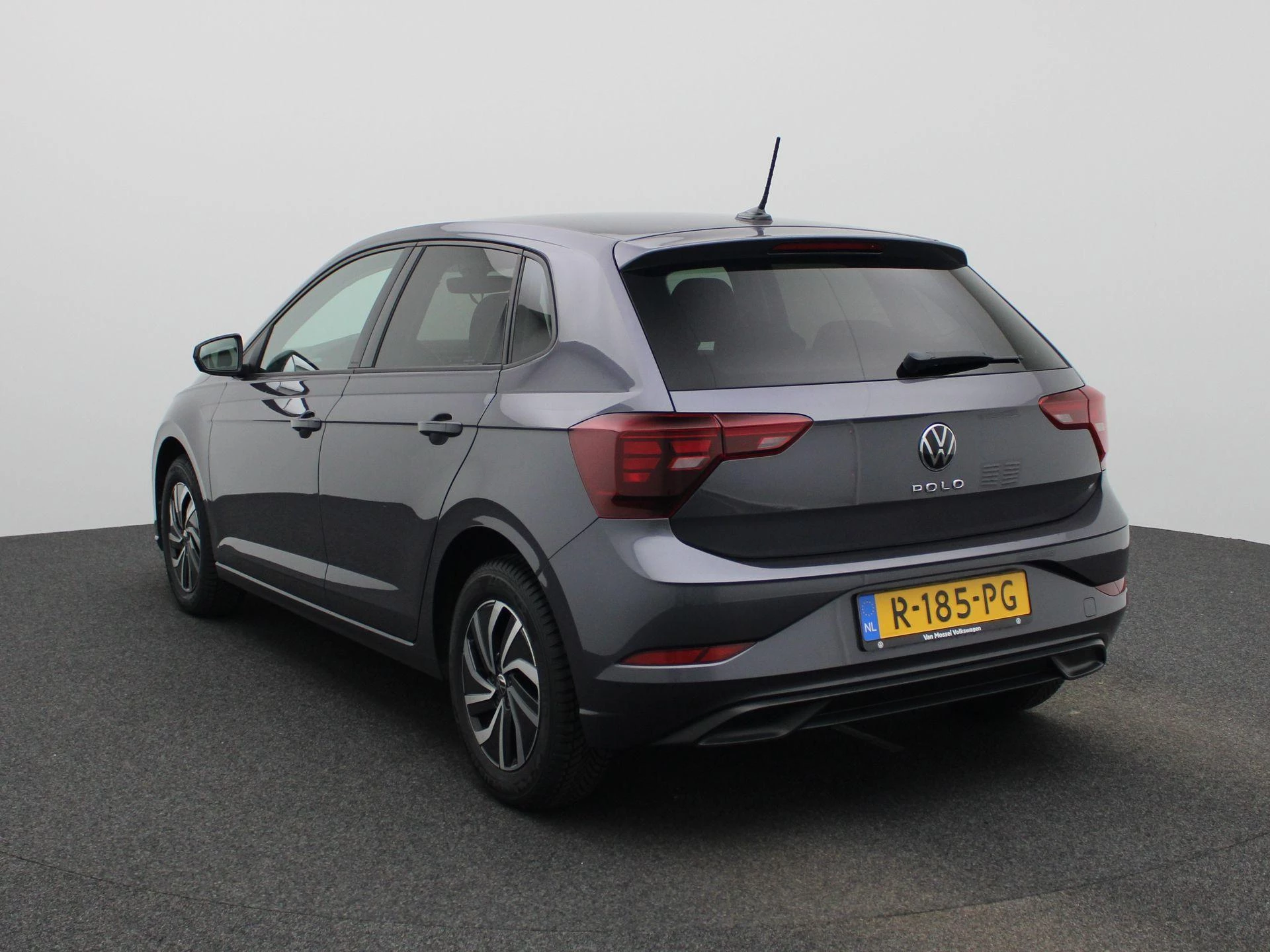 Volkswagen-Polo-image-1