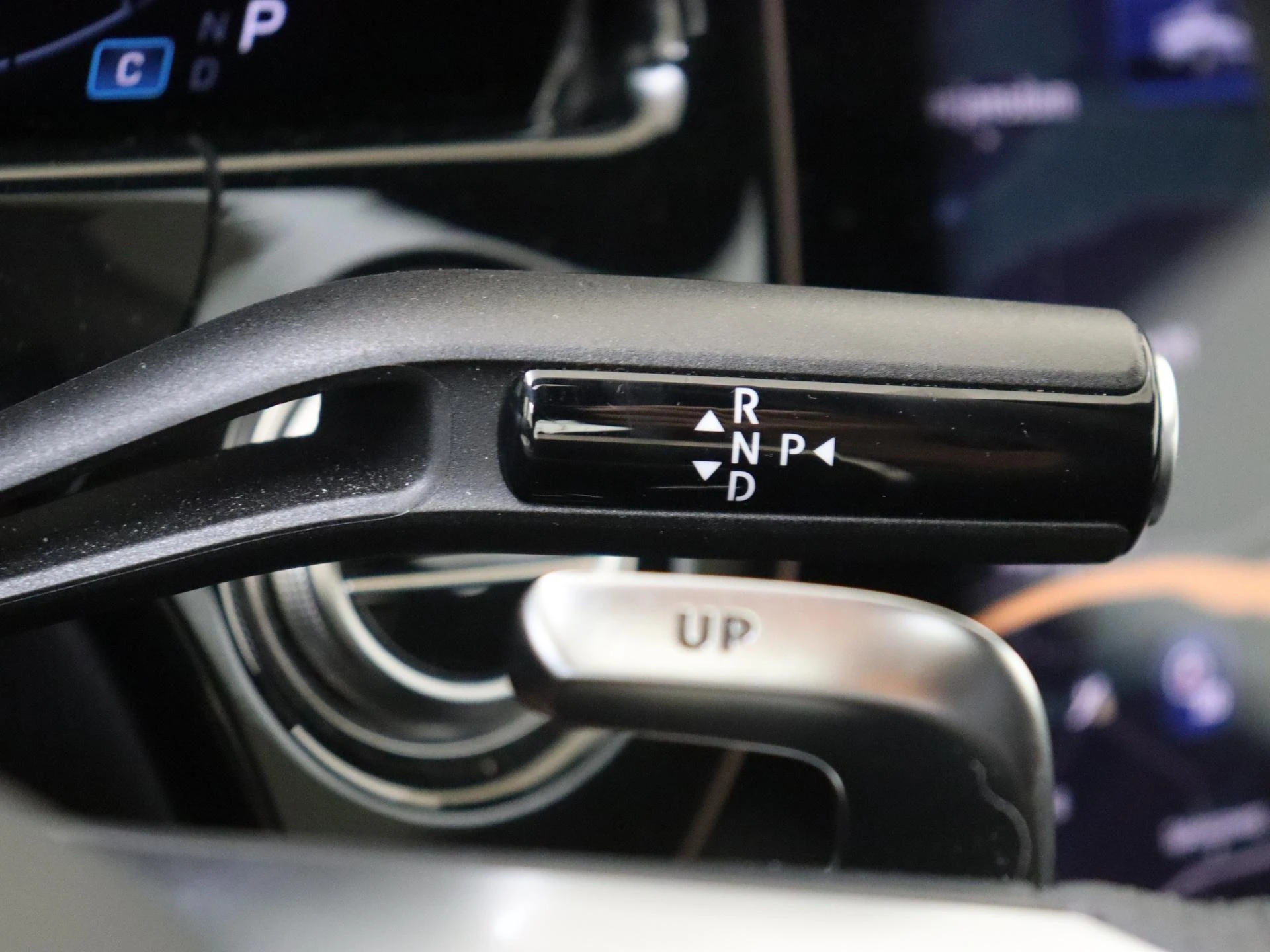 Mercedes-Benz-E-Klasse-image-15