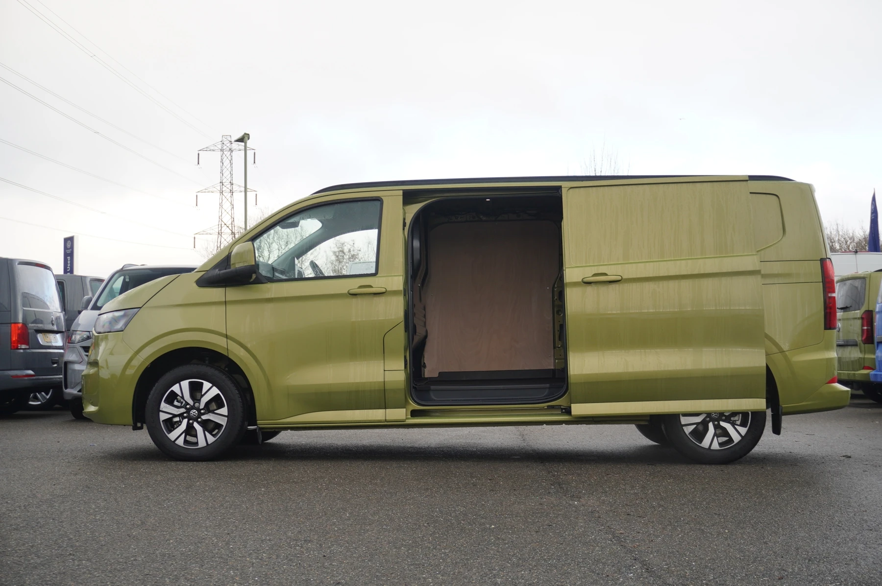 Volkswagen-Transporter-image-32
