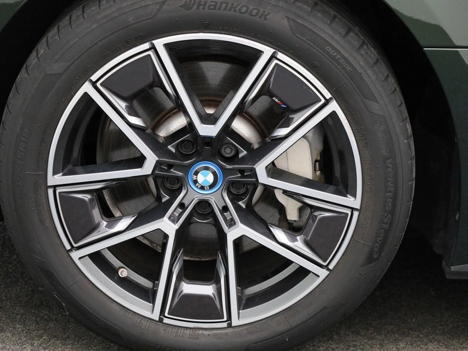 BMW-i4-image-13