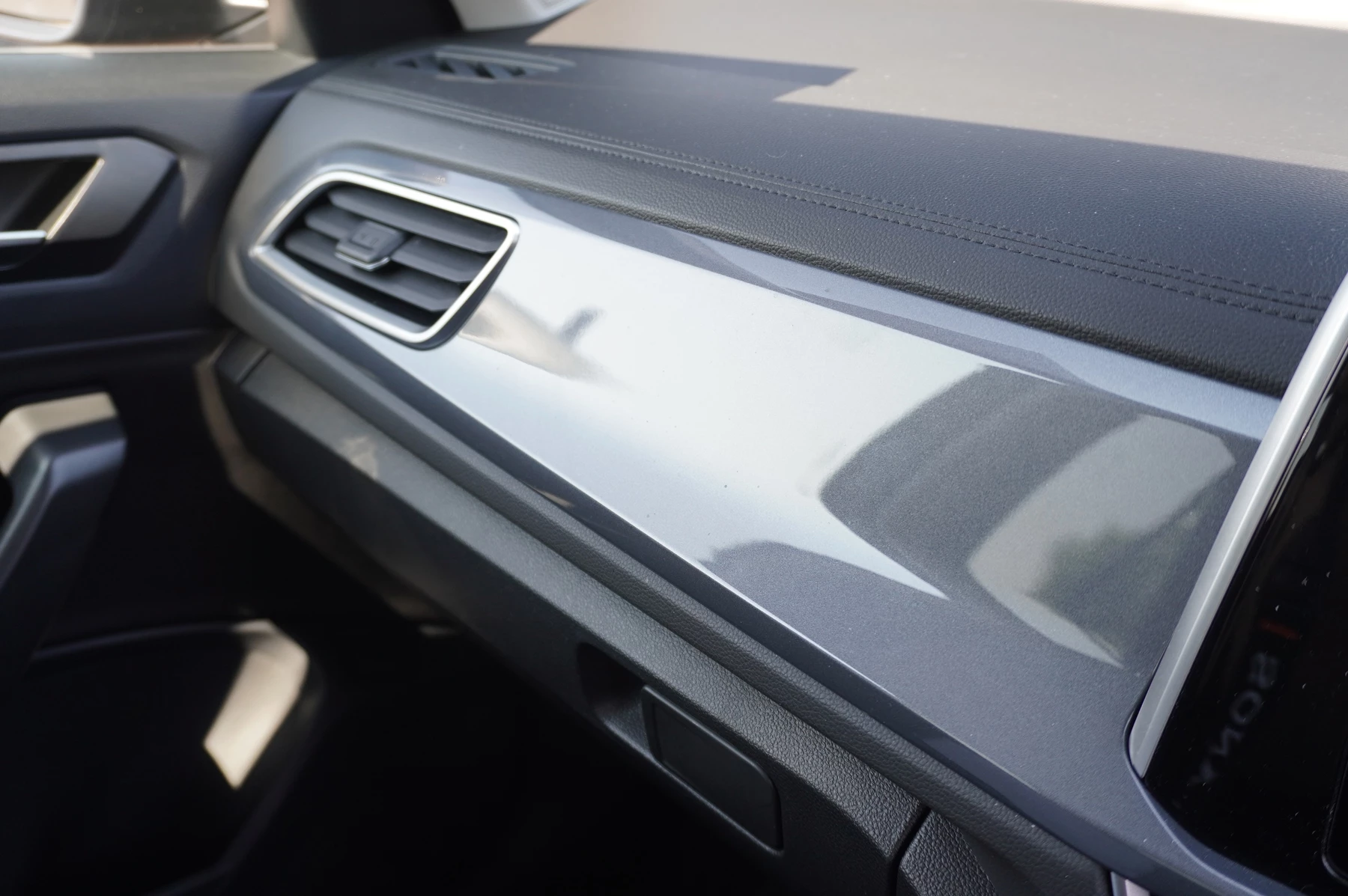 Volkswagen-T-Roc-image-24