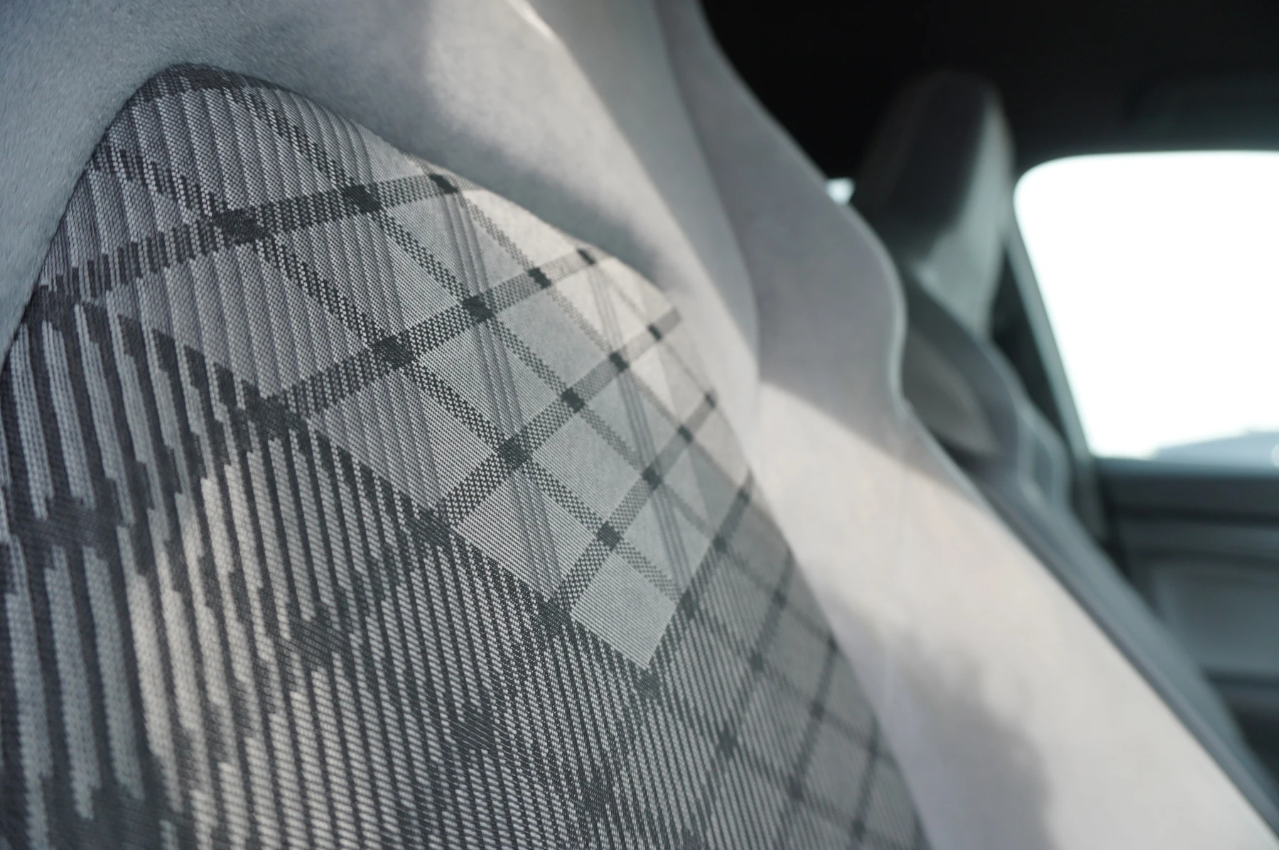 Volkswagen-Golf-image-14