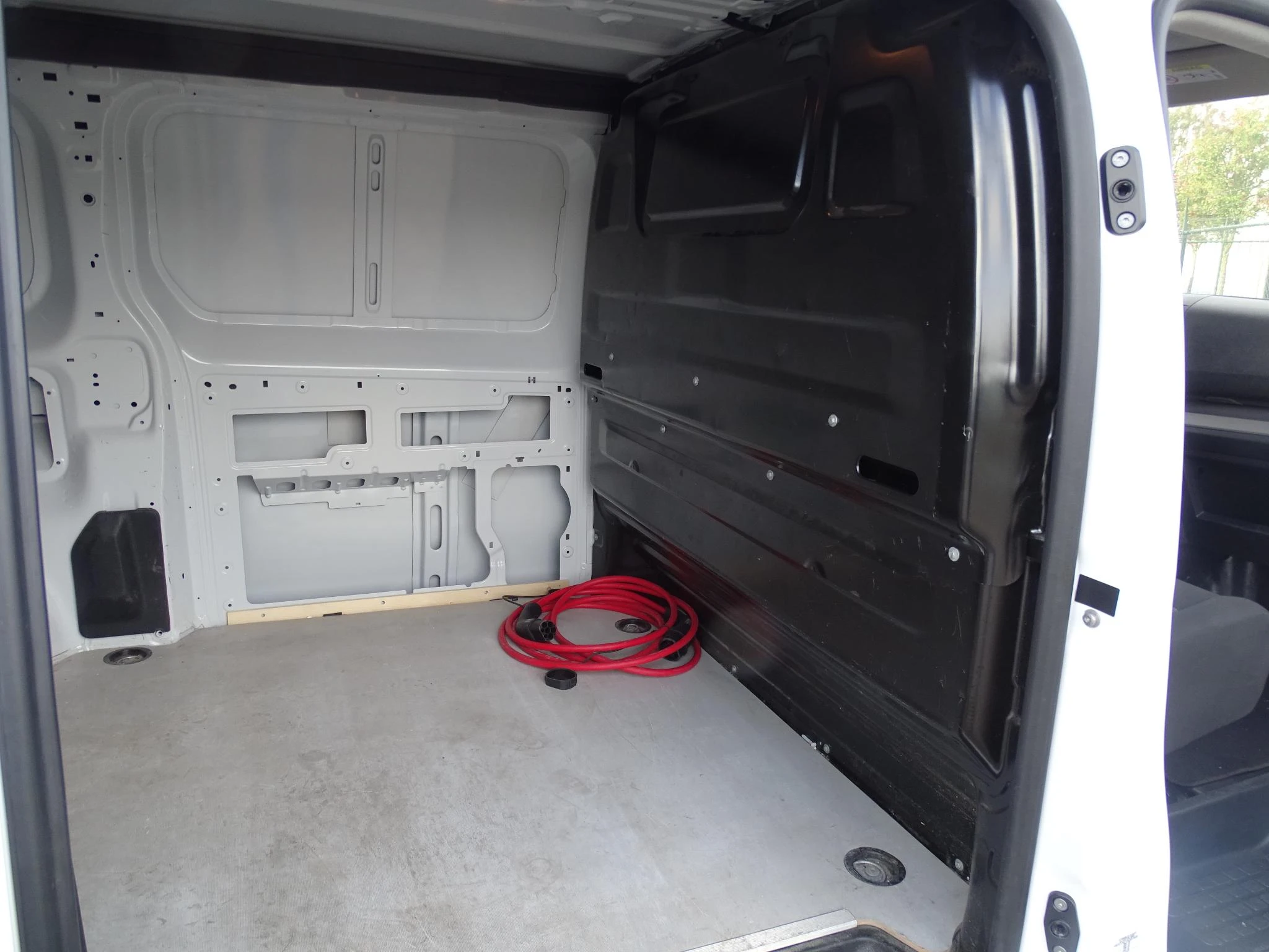 Opel-Vivaro-image-16