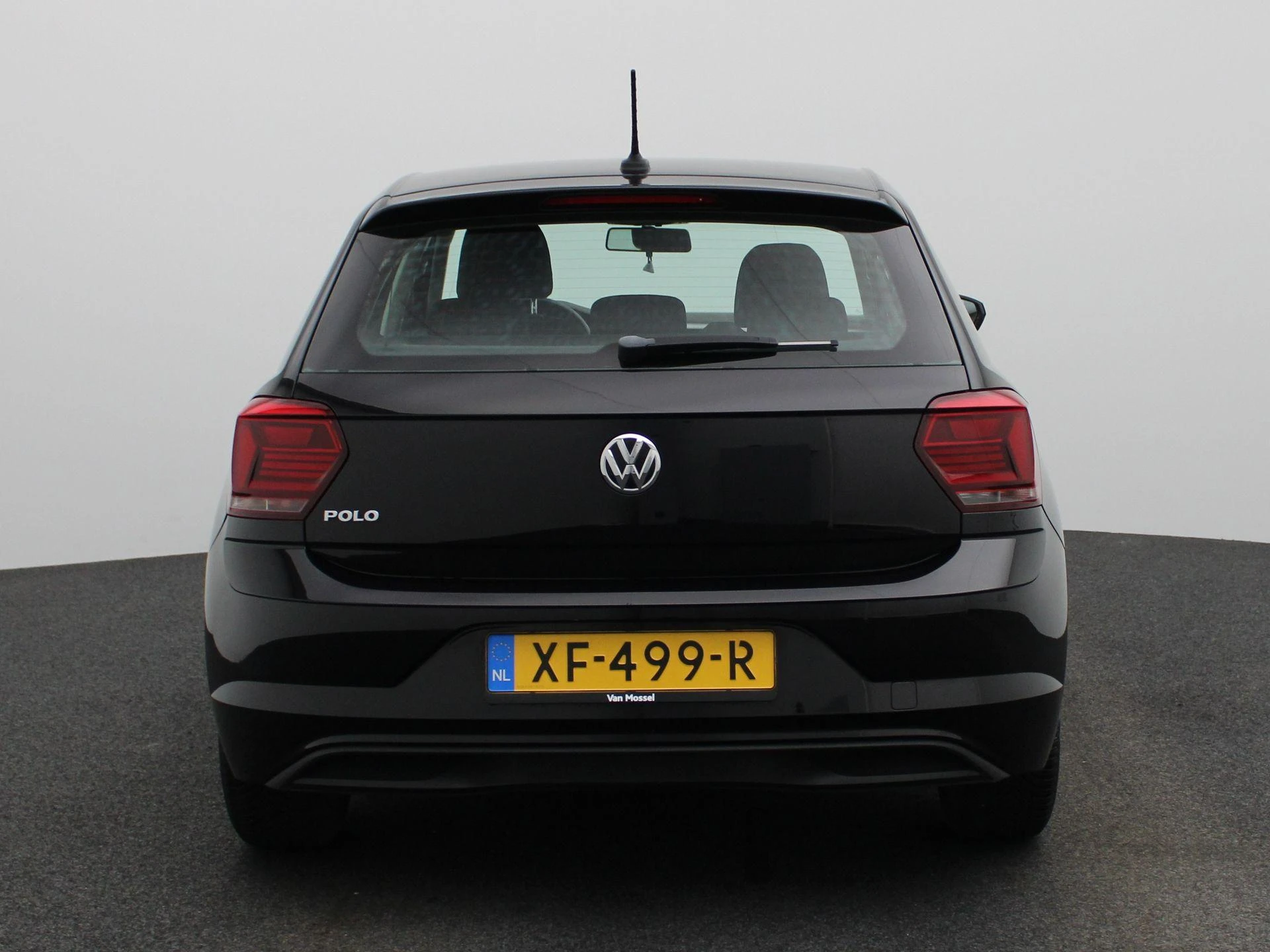 Volkswagen-Polo-image-4