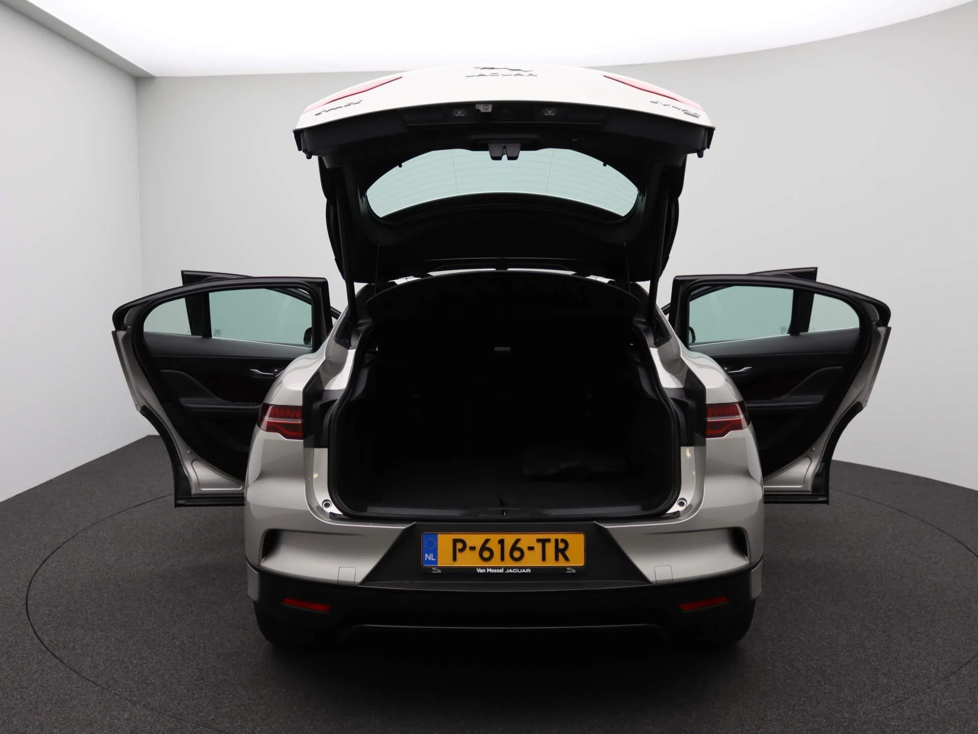 Jaguar-I-PACE-image-14