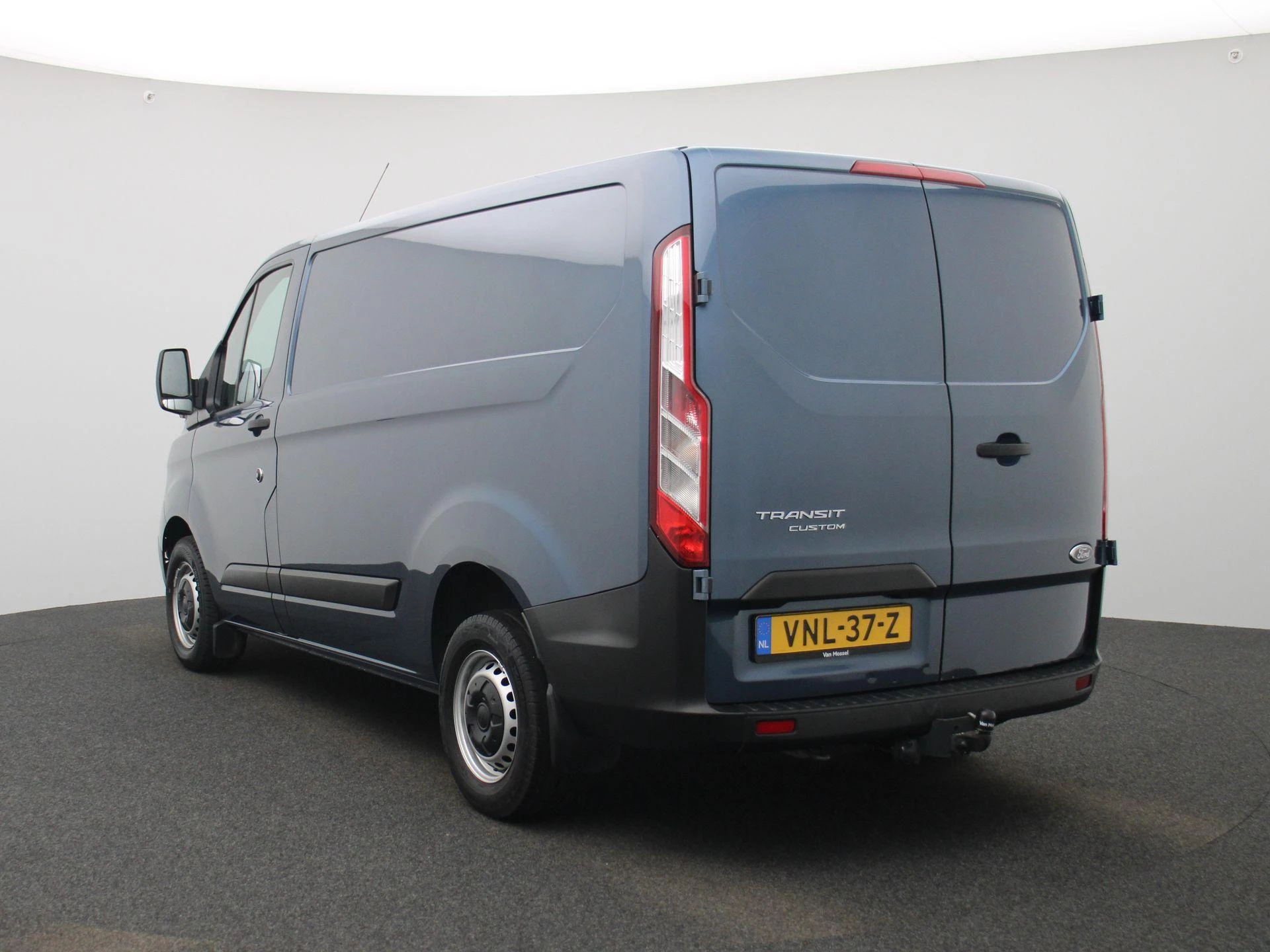 Ford-Transit Custom-image-1
