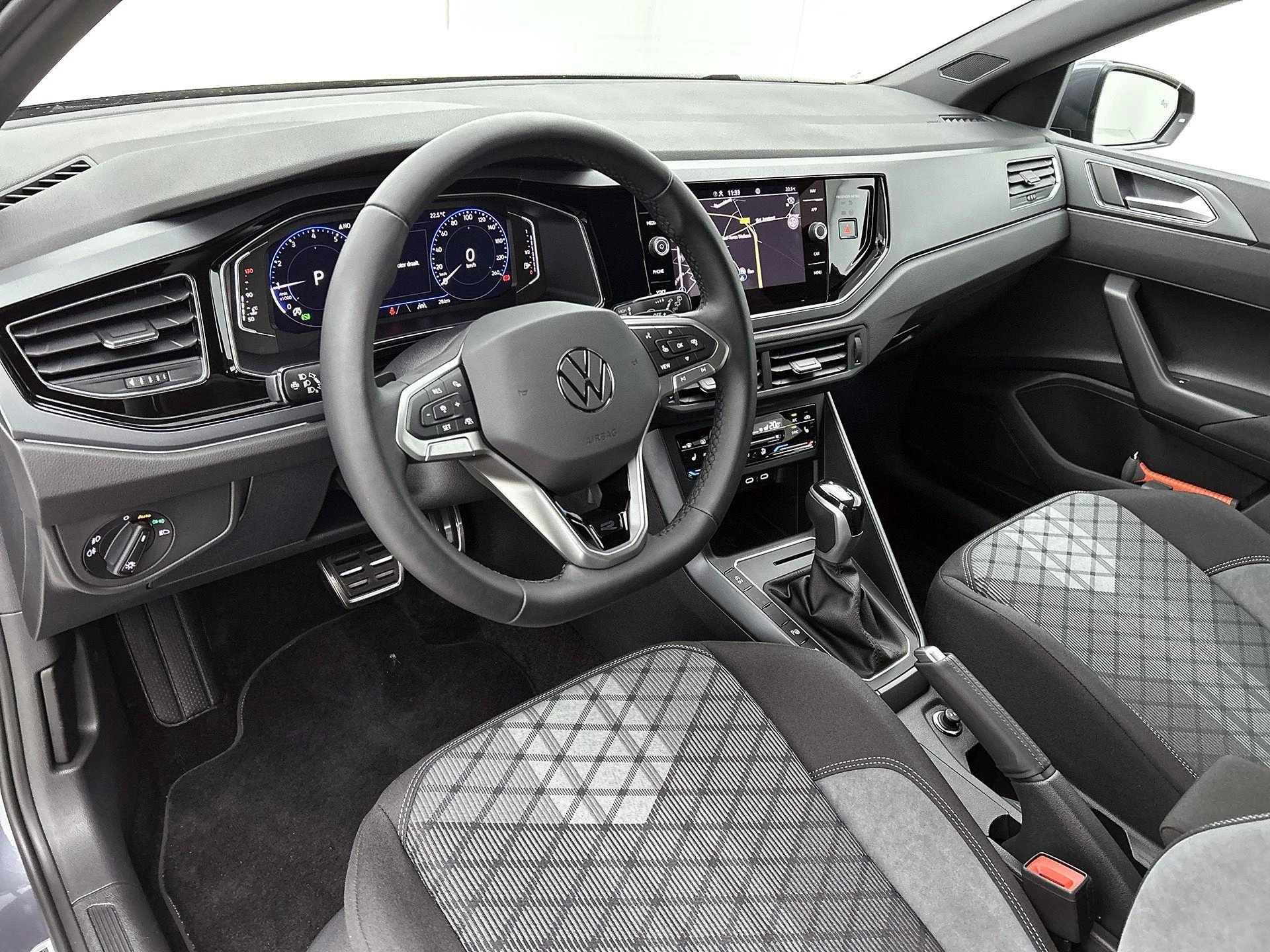 Volkswagen-Polo-image-22