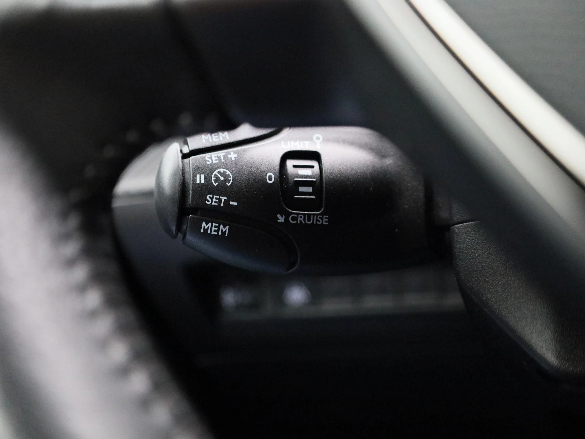 Peugeot-208-image-19