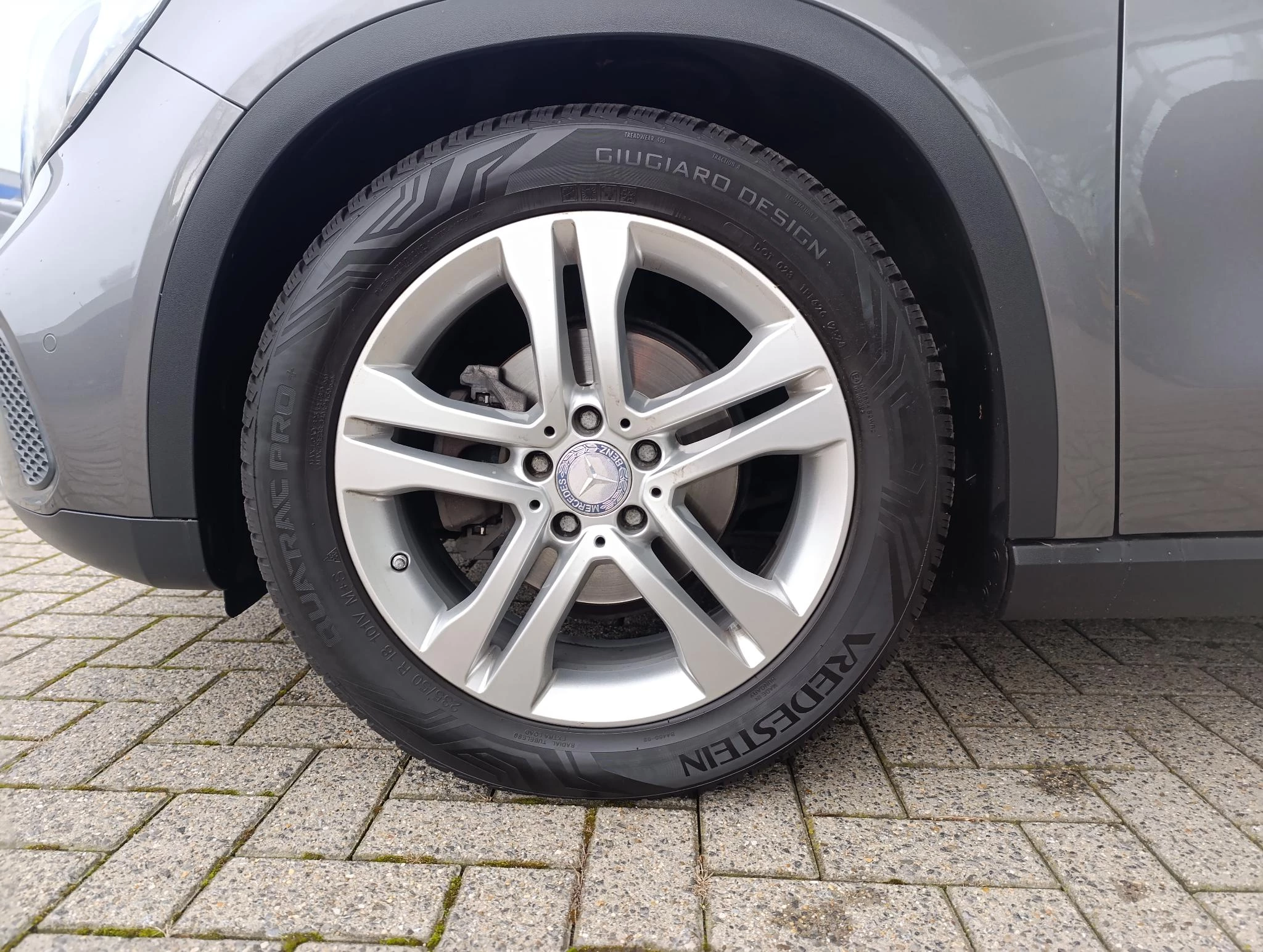 Mercedes-Benz-GLA-image-7