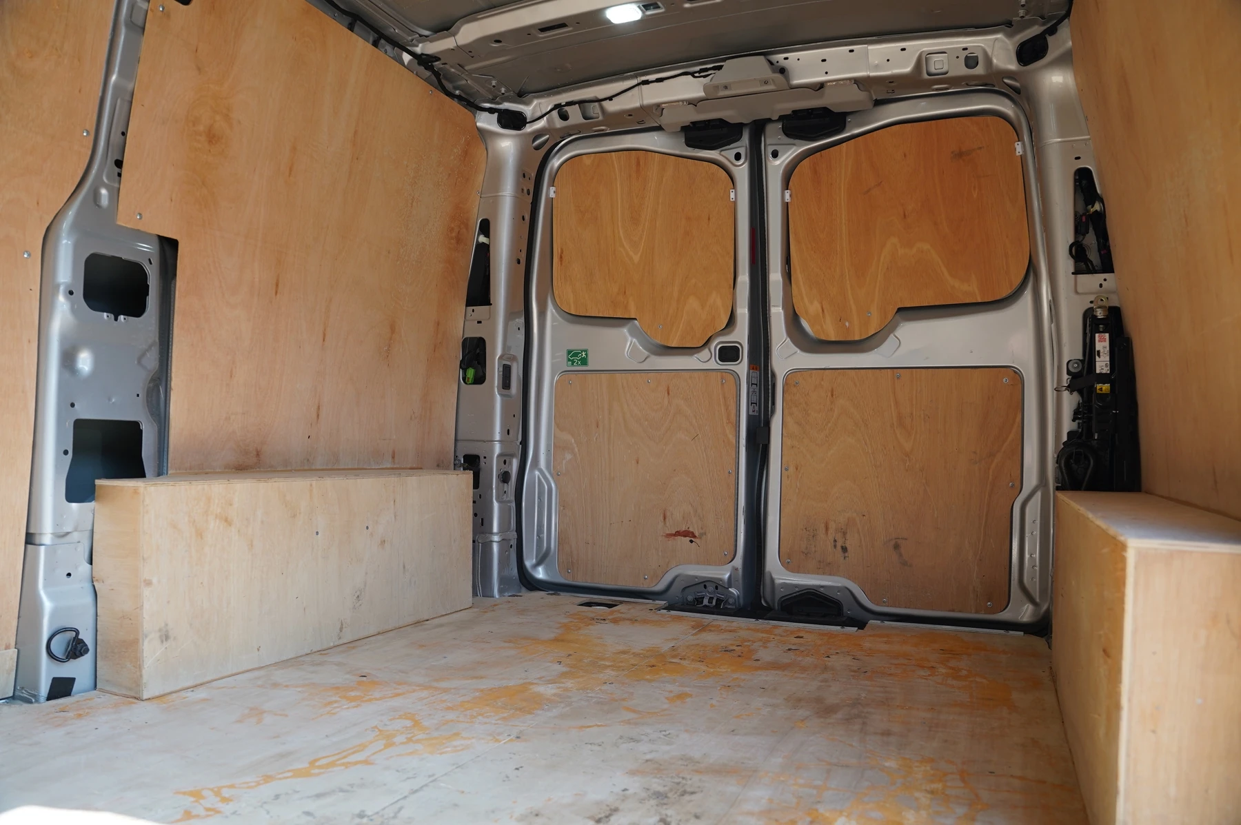 Volkswagen-Transporter-image-32