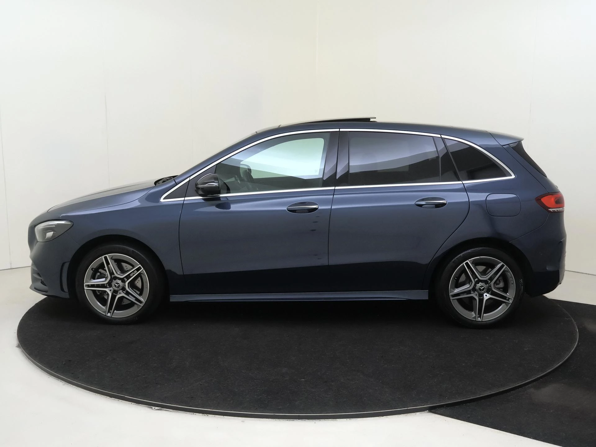 Mercedes-Benz-B-Klasse-image-7