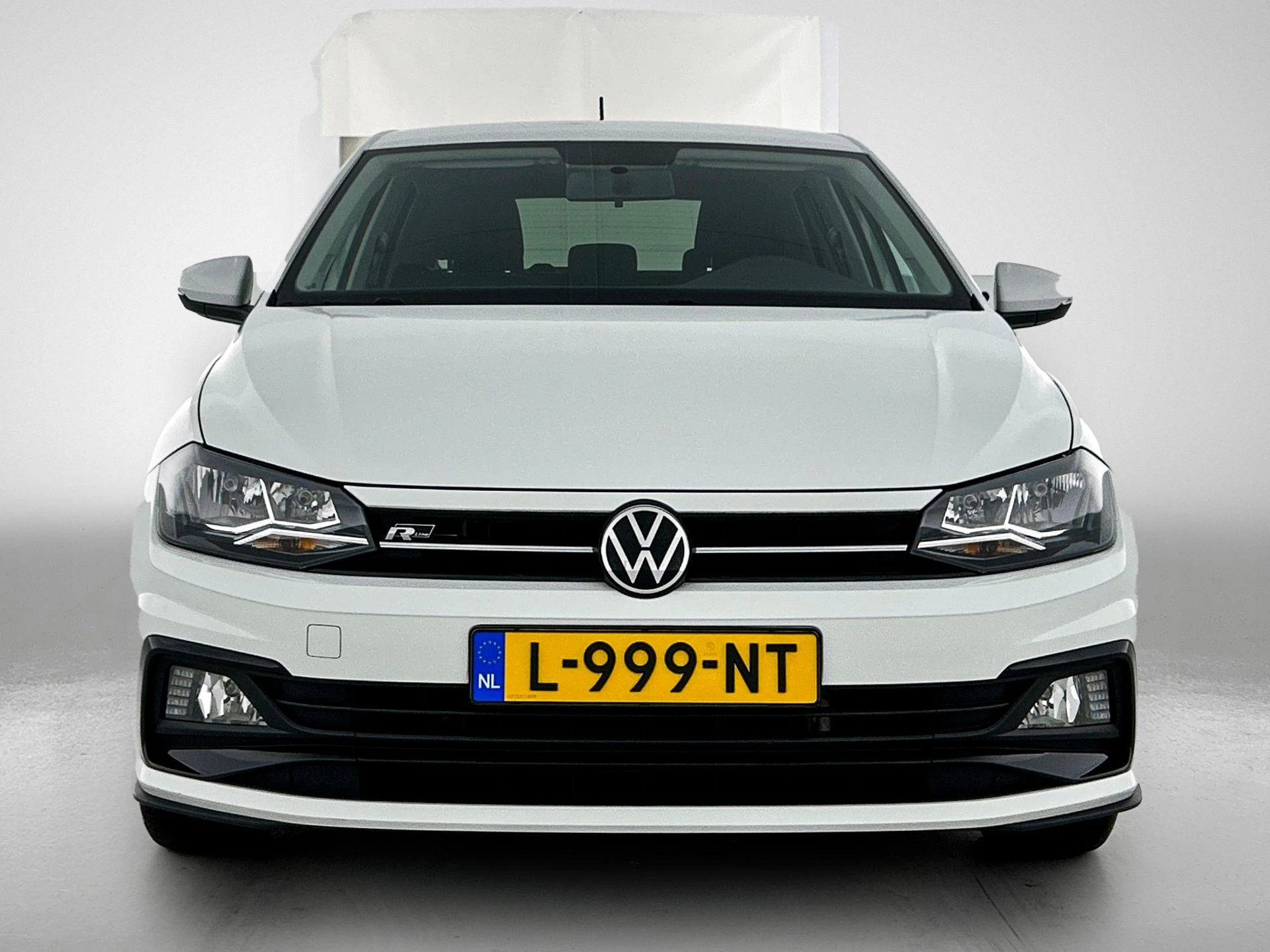 Volkswagen-Polo-image-4