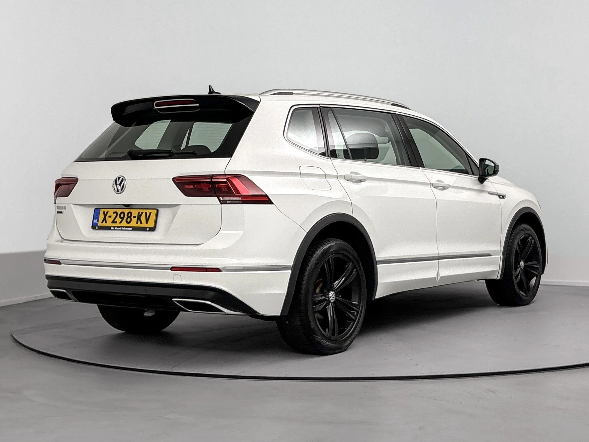 Volkswagen-Tiguan Allspace-image-3